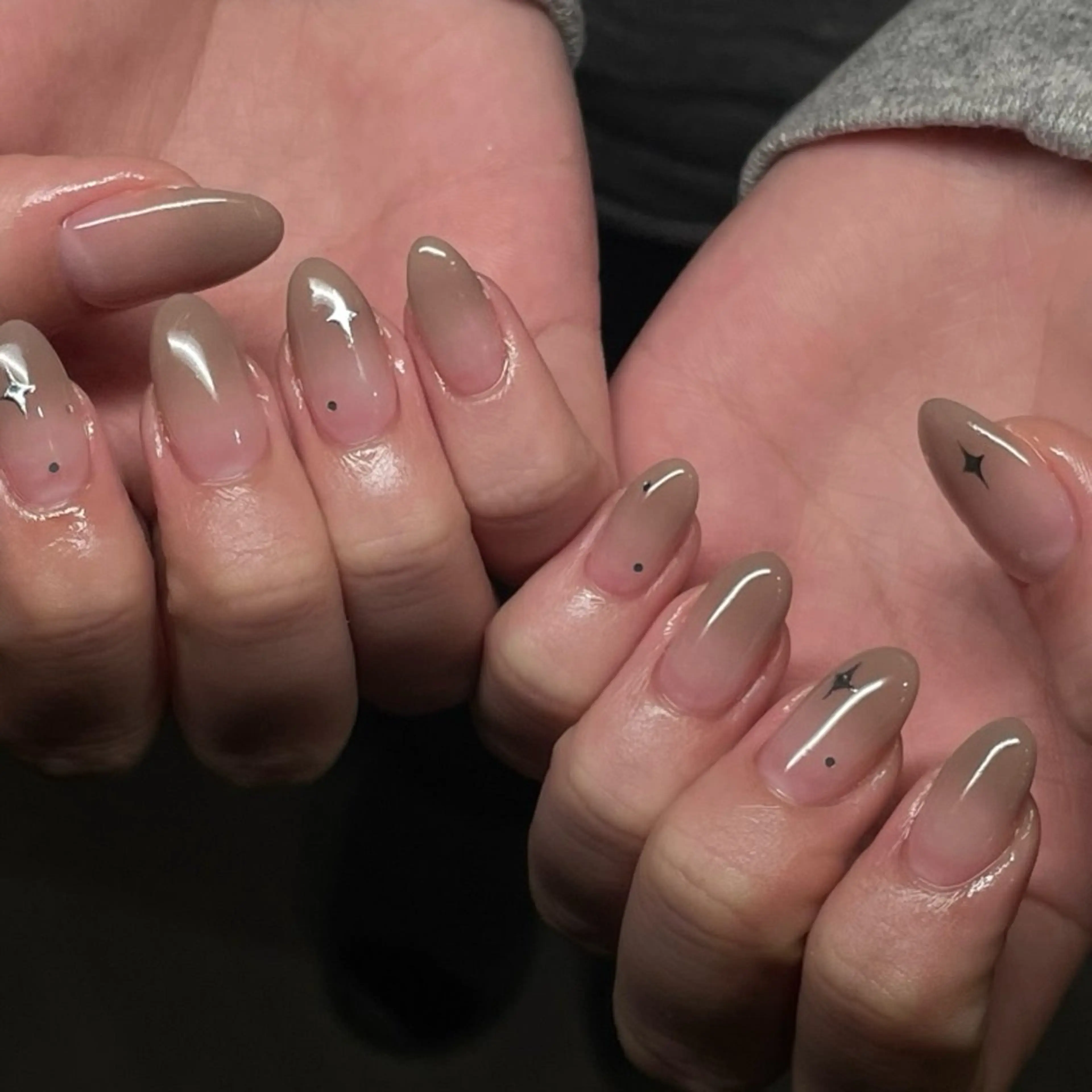 ネイル グラデーション キラキラネイル シンプルネイル ハンドネイル 🦋hana / nail / AOのネイルデザイン
