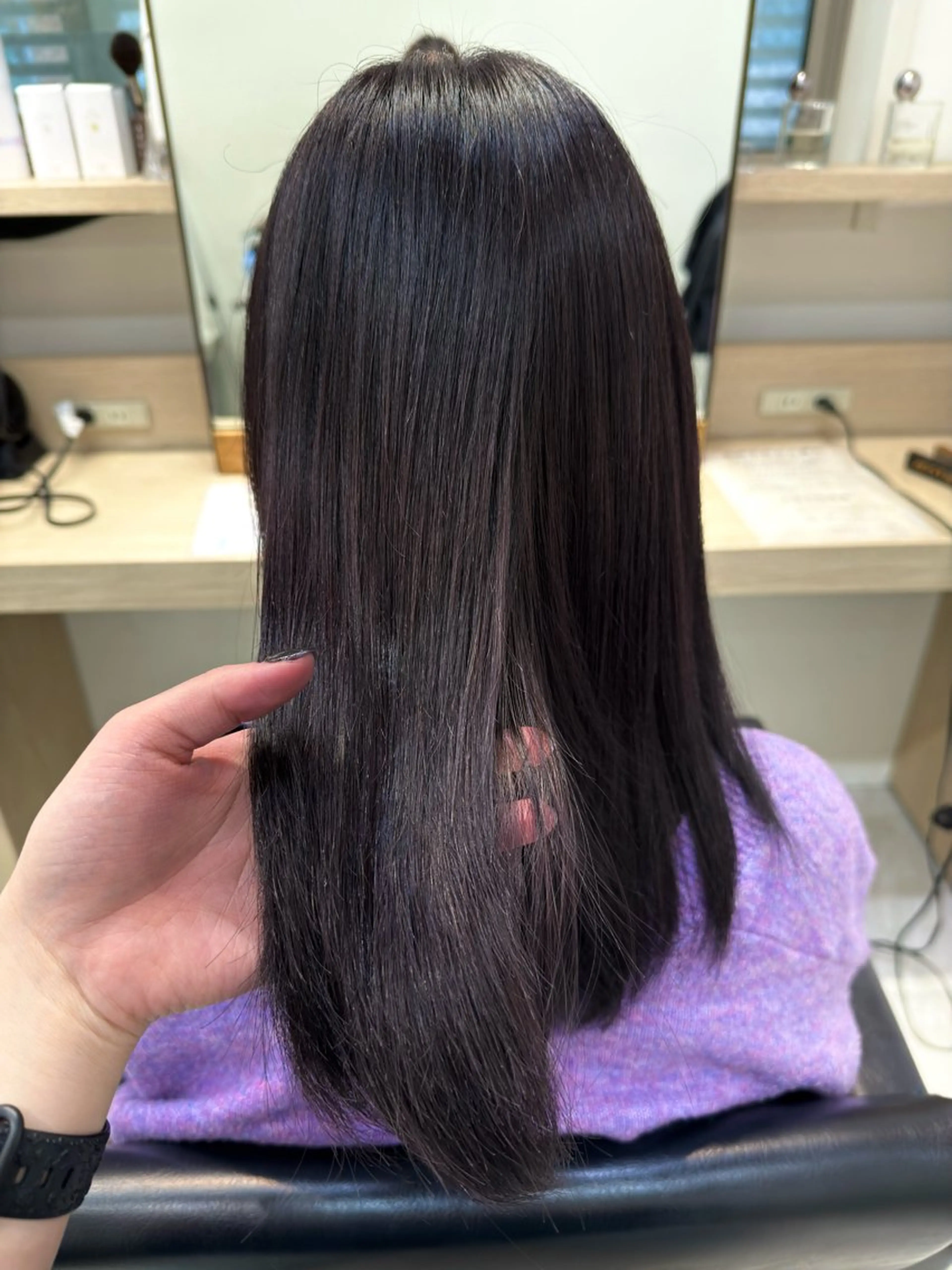 セミロング カラー ブリーチ 透明感カラー グレージュ ラベンダーカラー ラベンダーグレージュ ヘアカラー トリートメント 🪽ラベンダーカラー 暗髪透明感🪽レイナのヘアスタイル