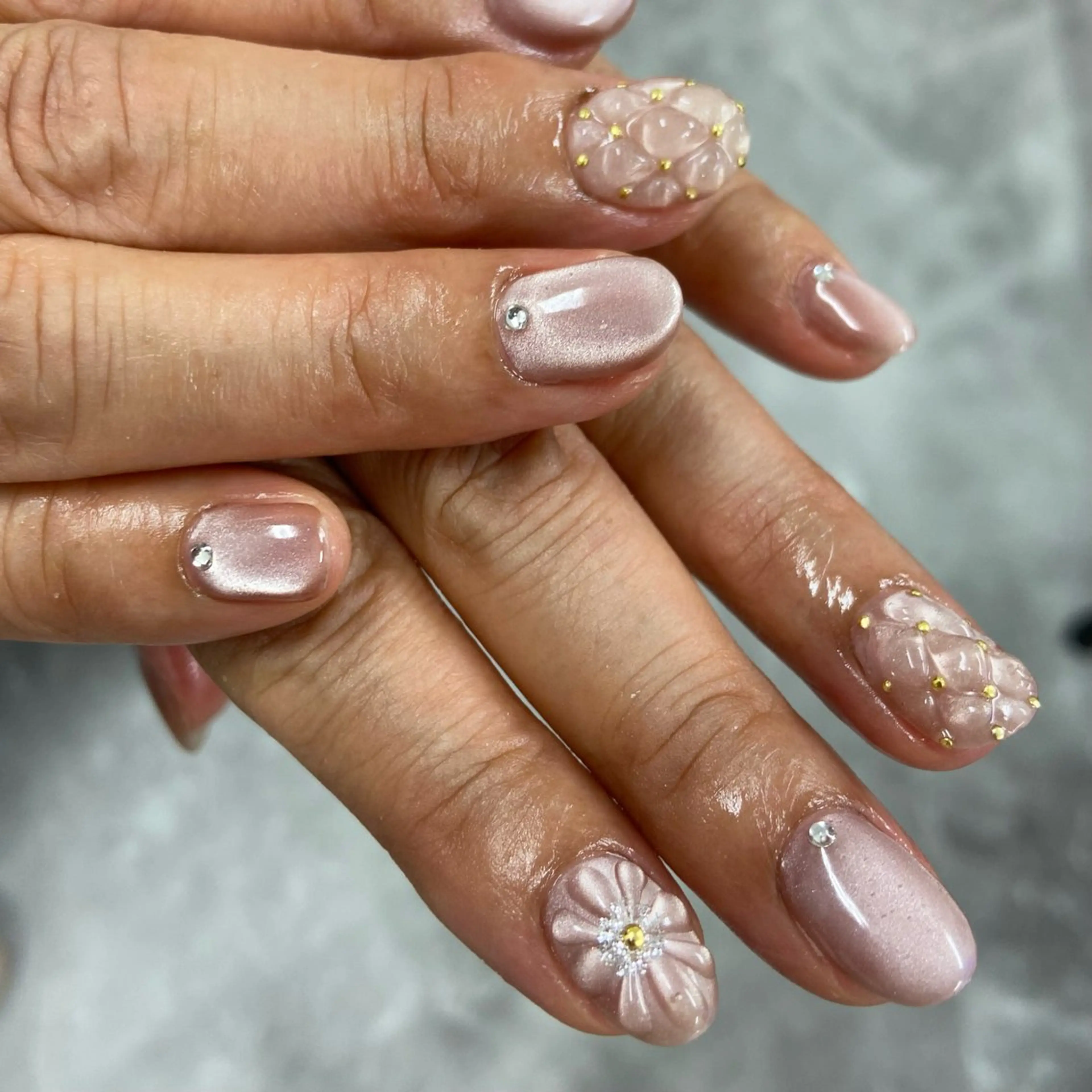 ネイル アートネイル フラワーネイル マグネットネイル HINAKO💫 Ouja groupのネイルデザイン