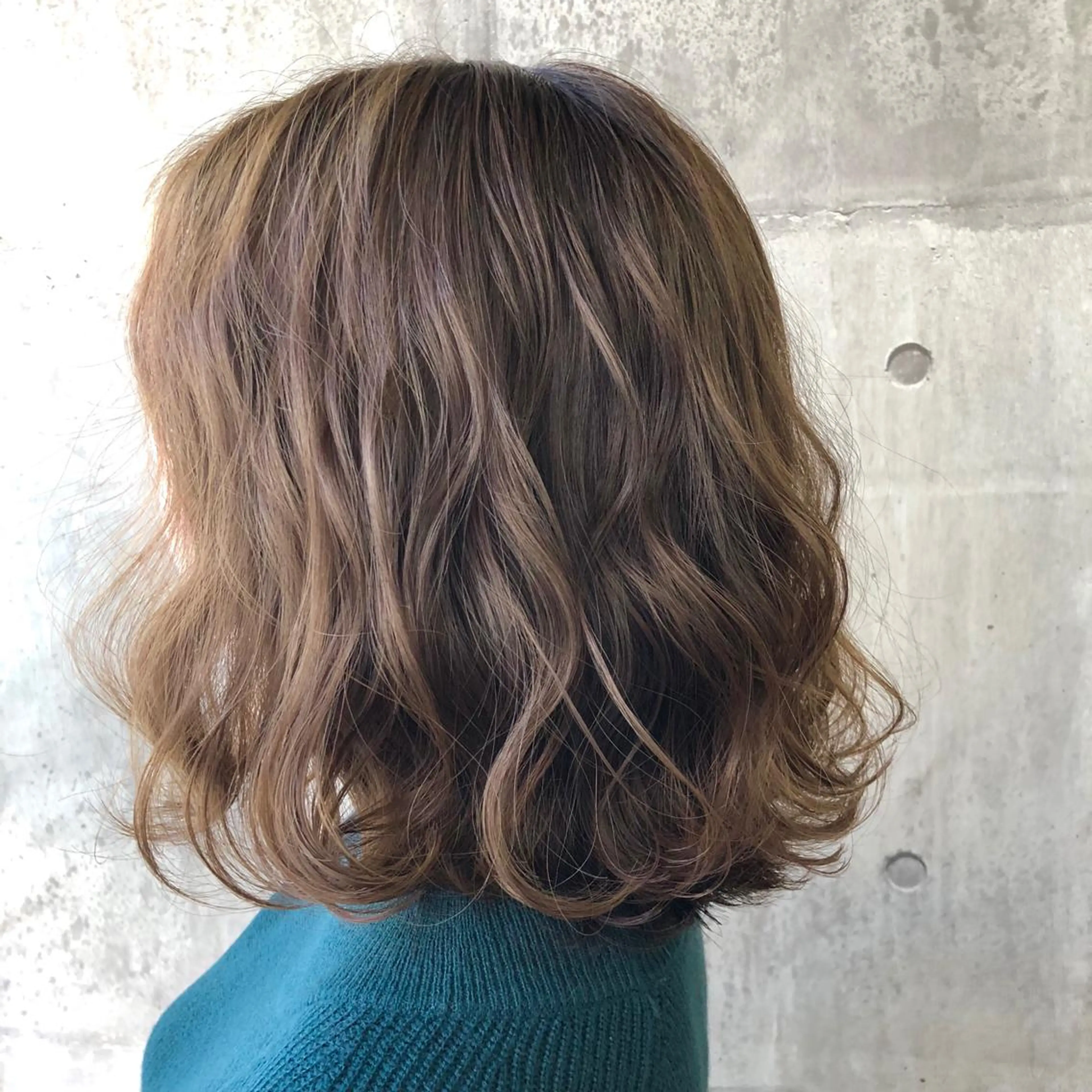 ミディアム カラー 菅沢 奈生のヘアスタイル