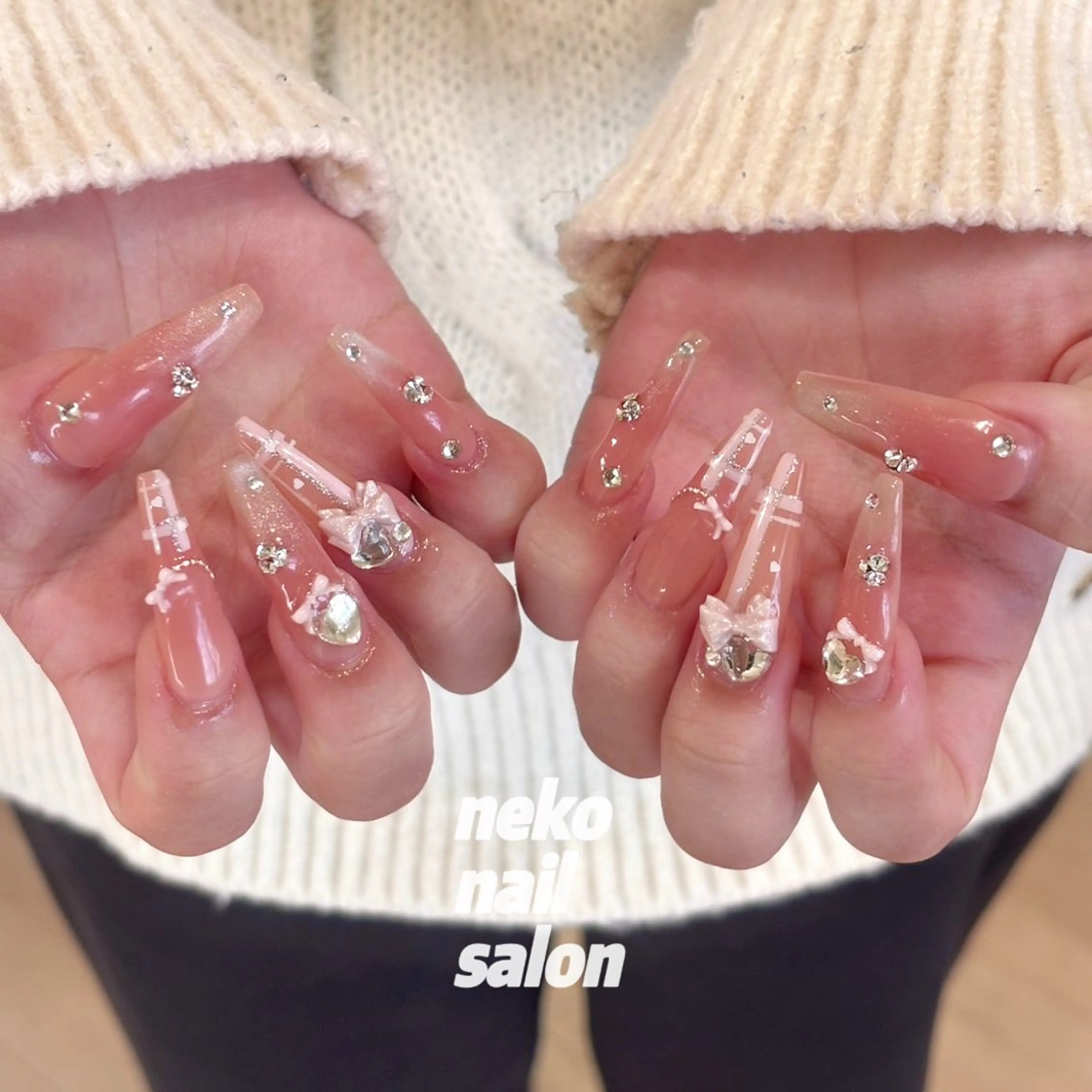 ネイル ガーリー ロングネイル ネイルチップ ワンホンネイル ハンドネイル neko nail所属・neko nailのネイルデザイン