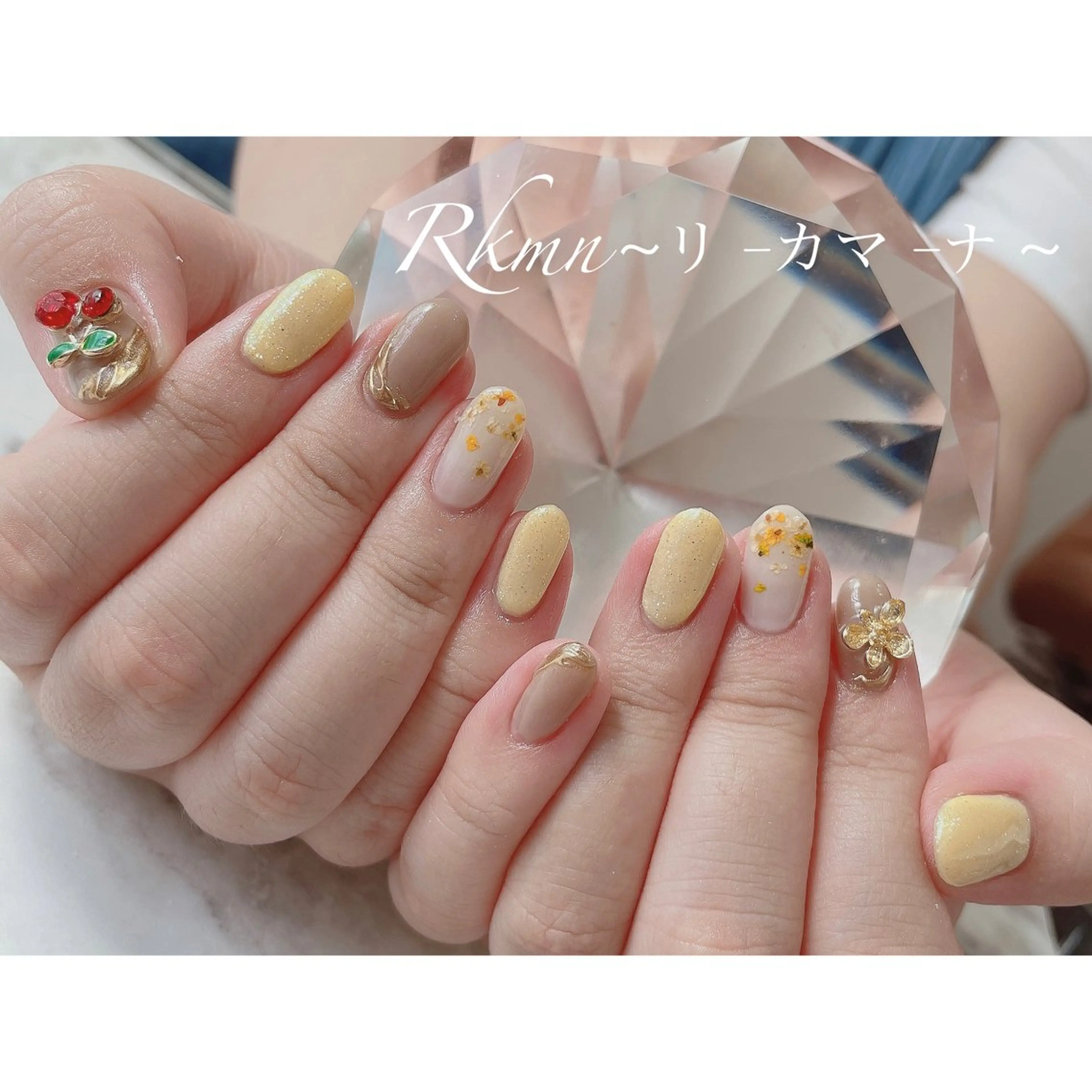 ネイル アートネイル フラワーネイル ミラーネイル 春ネイル 黄色 ハンドネイル フットネイル ハンドケア Rkmn ~リ-カマ-ナ~のネイルデザイン