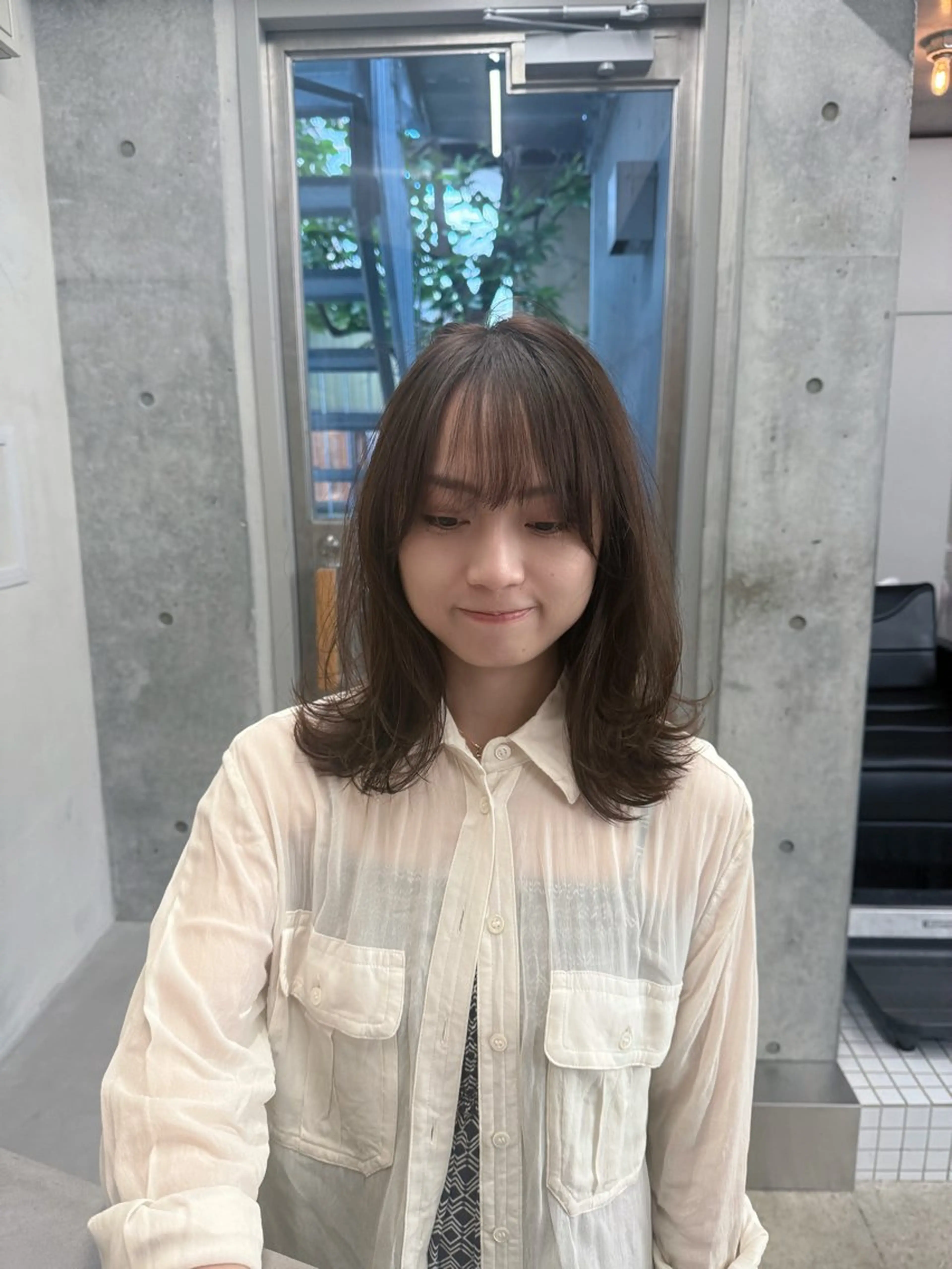 ロング カラー ロングレイヤー アッシュ ベージュカラー ブリーチ 透明感カラー カット ヘアカラー トリートメント 誰より丁寧なカット/ 小林輝/レイヤーのヘアスタイル