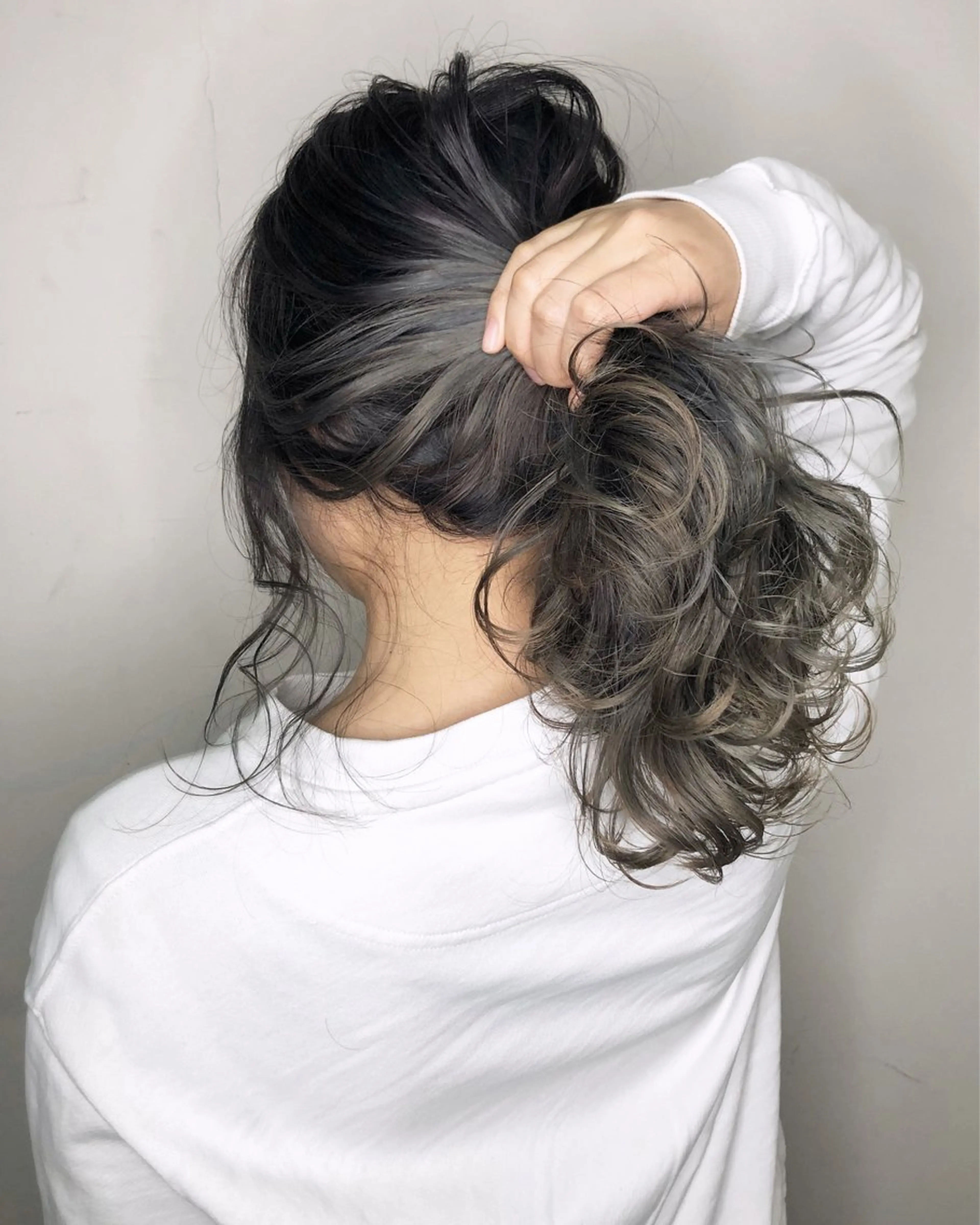 ロング カラー グレージュ カット ヘアカラー トリートメント Tee’s ケアブリ ーチ　ハイライトのヘアスタイル