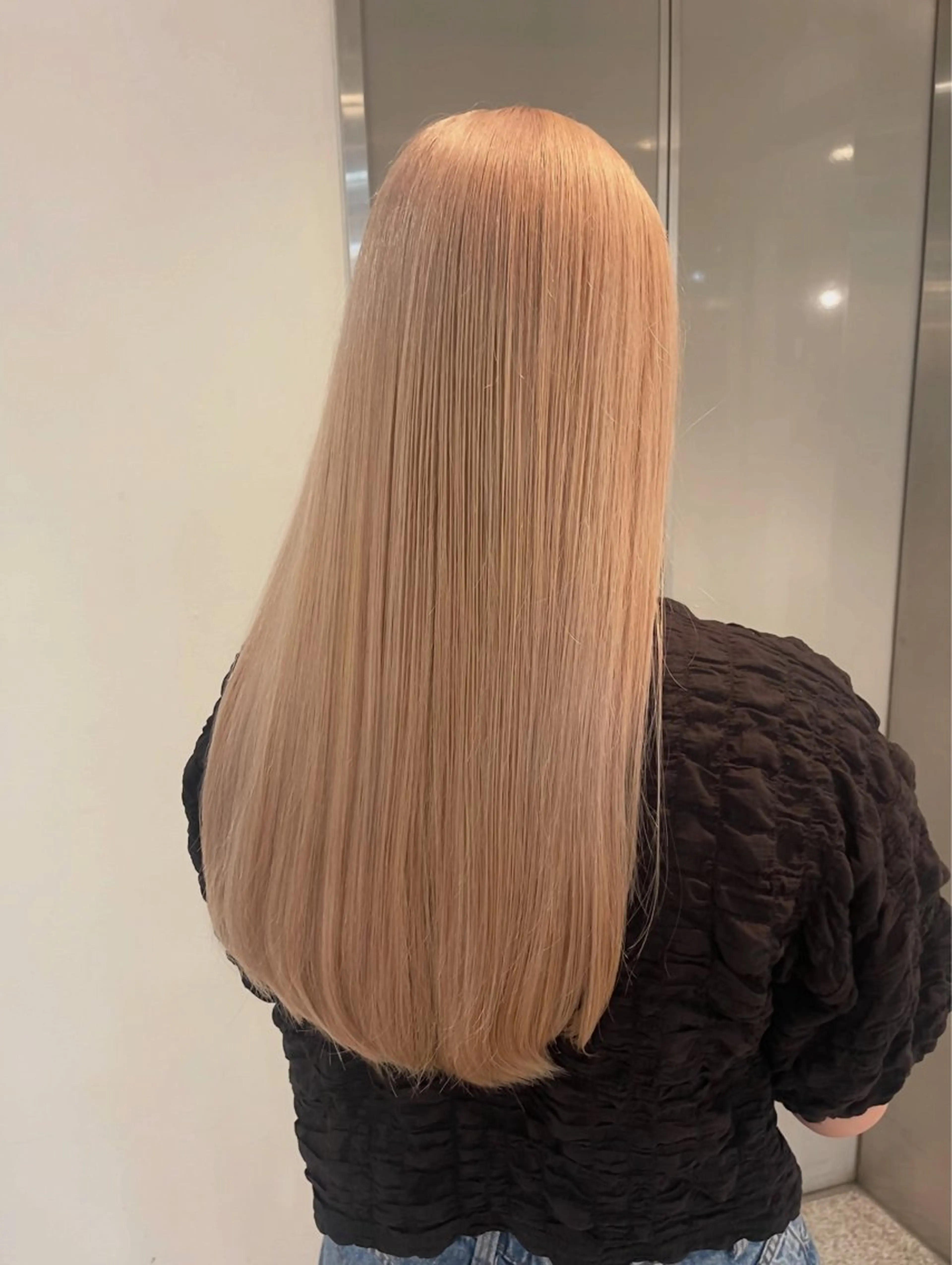 ロング 広島:ミルキーカラー tsumaのヘアスタイル