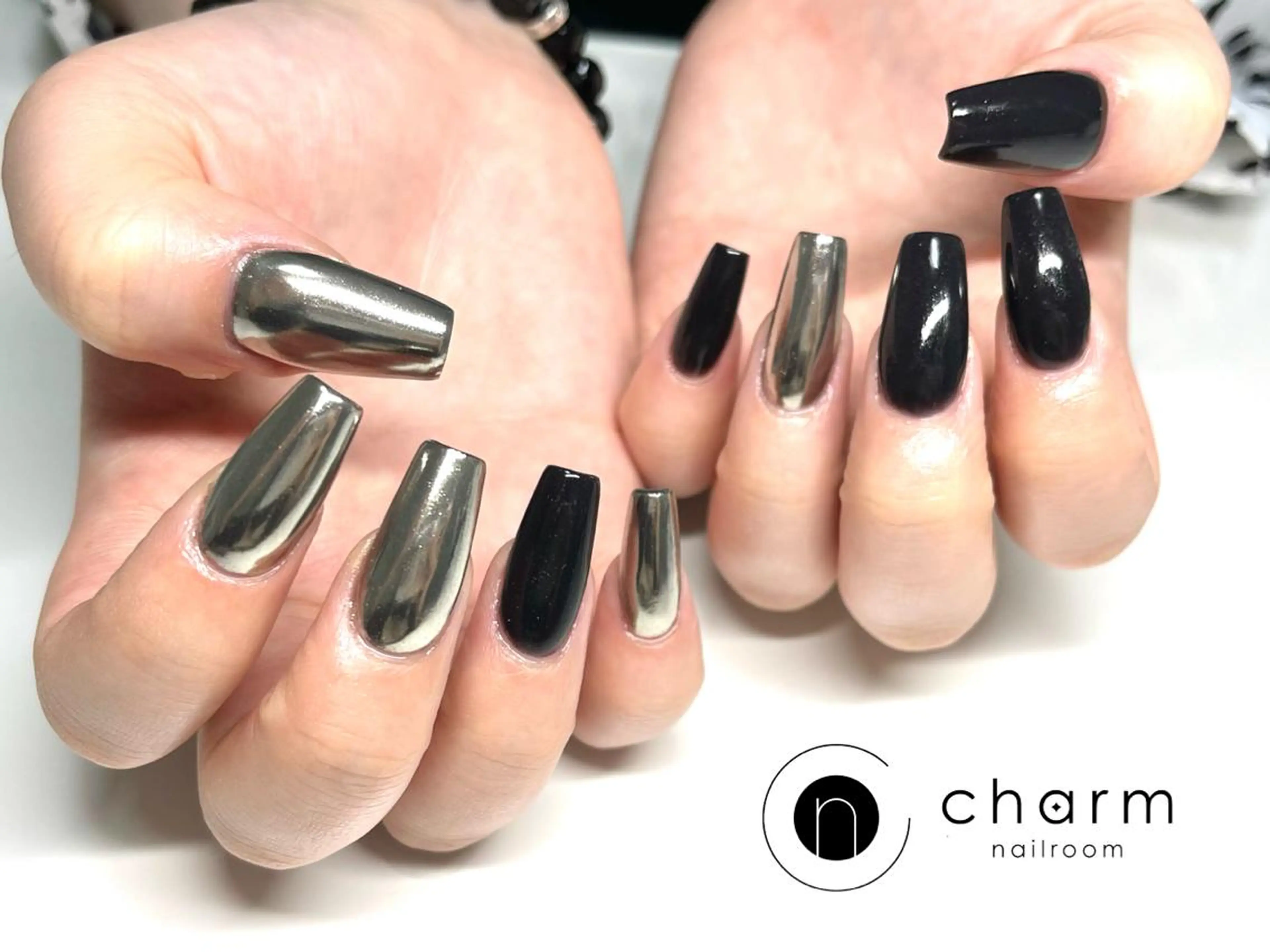 スカルプ/ミラー.メタリックの写真