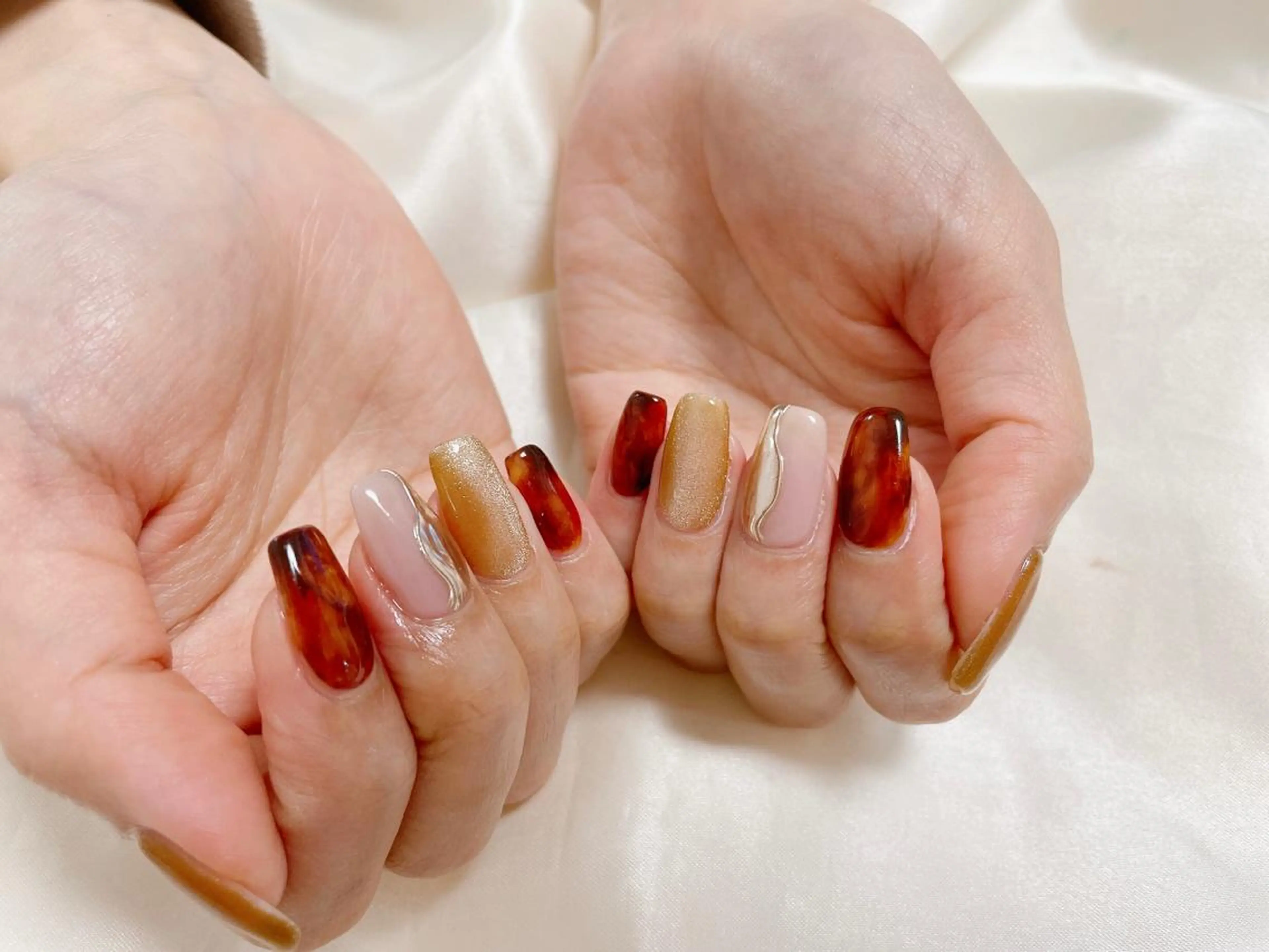 ネイル べっ甲ネイル mogunail &blowのネイルデザイン