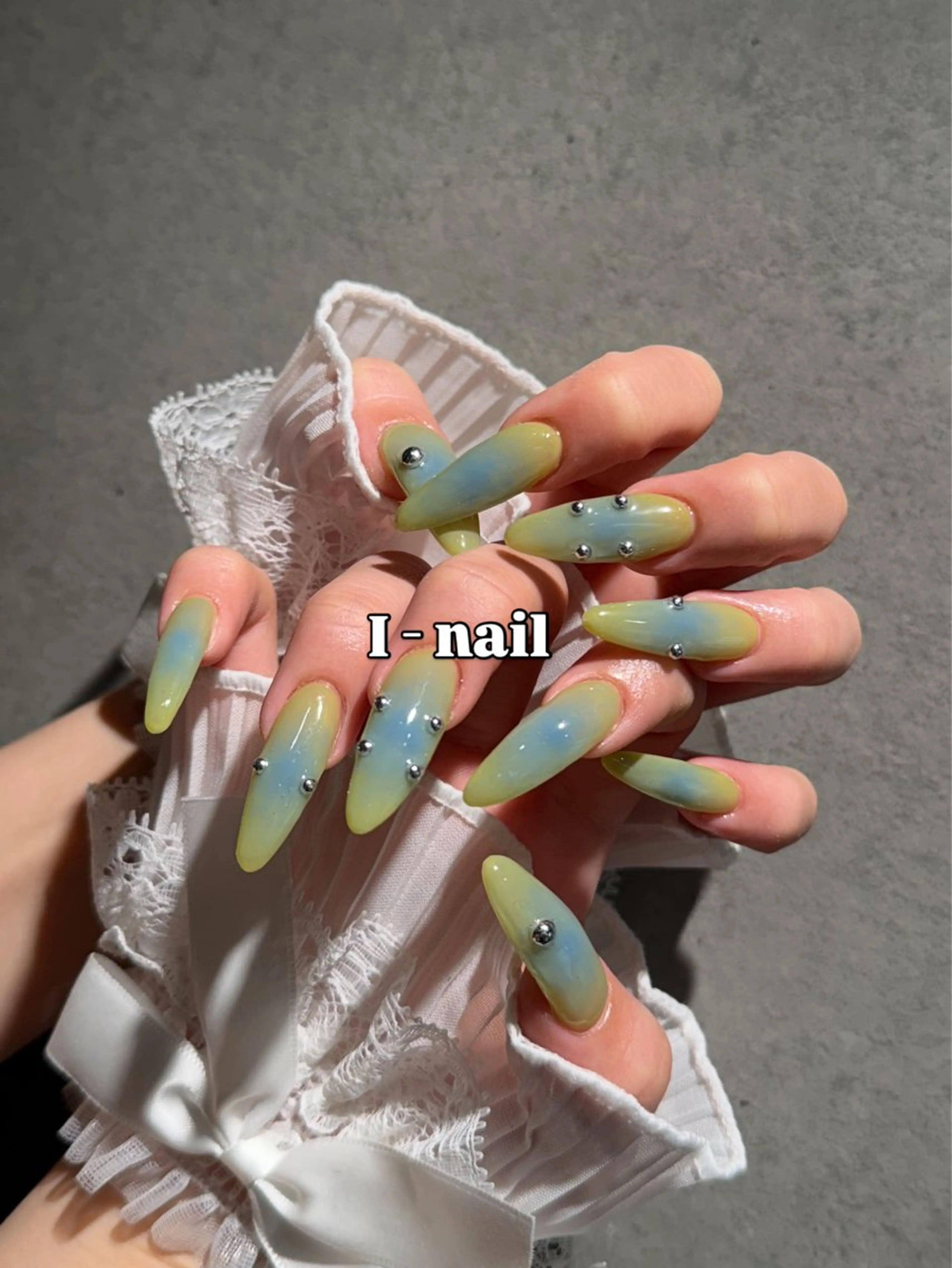 ネイル I-nailロング /ワンホン/キラキラのネイルデザイン