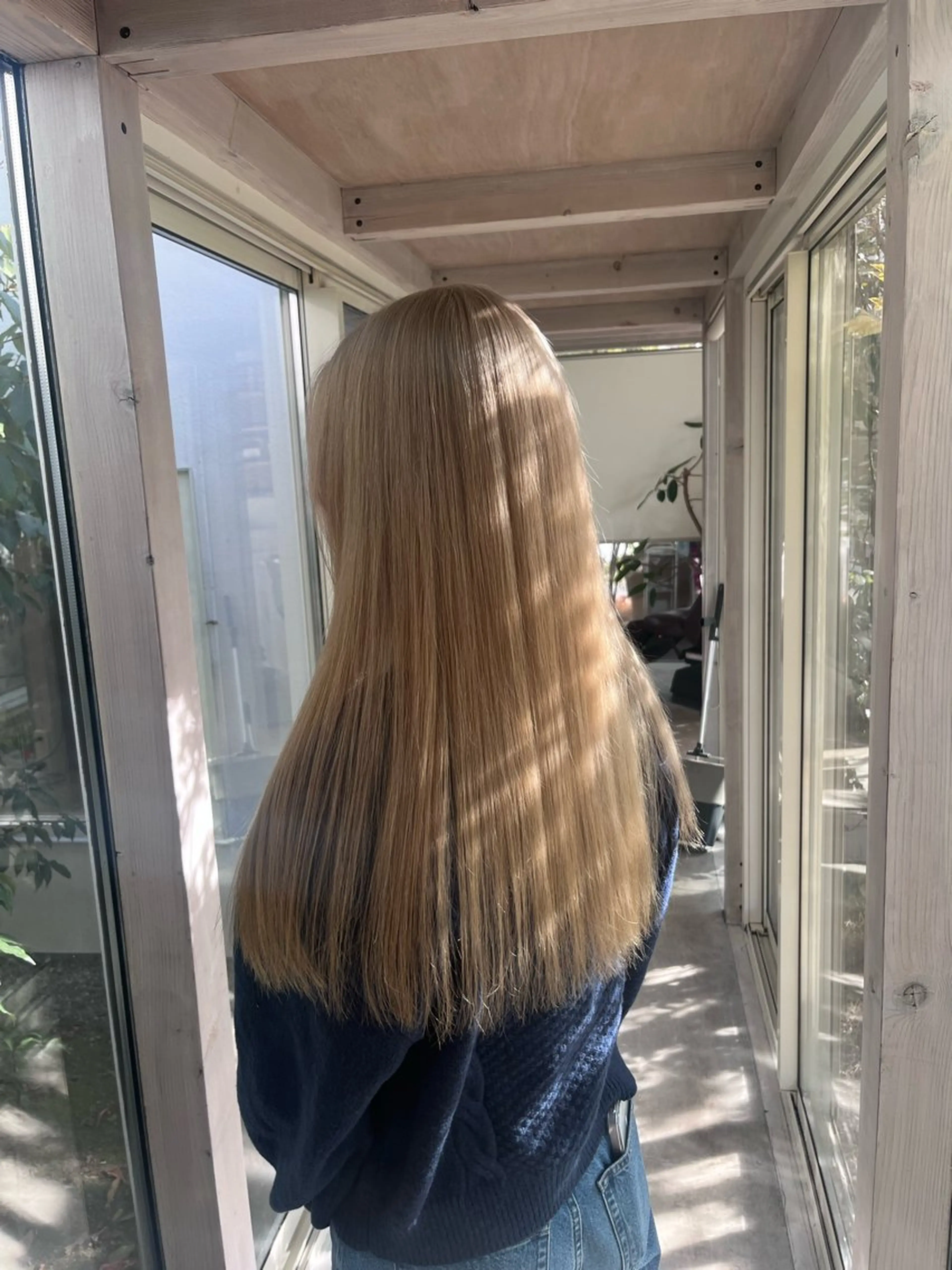 ロング カラー ブリーチ 実生miu 個性派ハイトーンのヘアスタイル