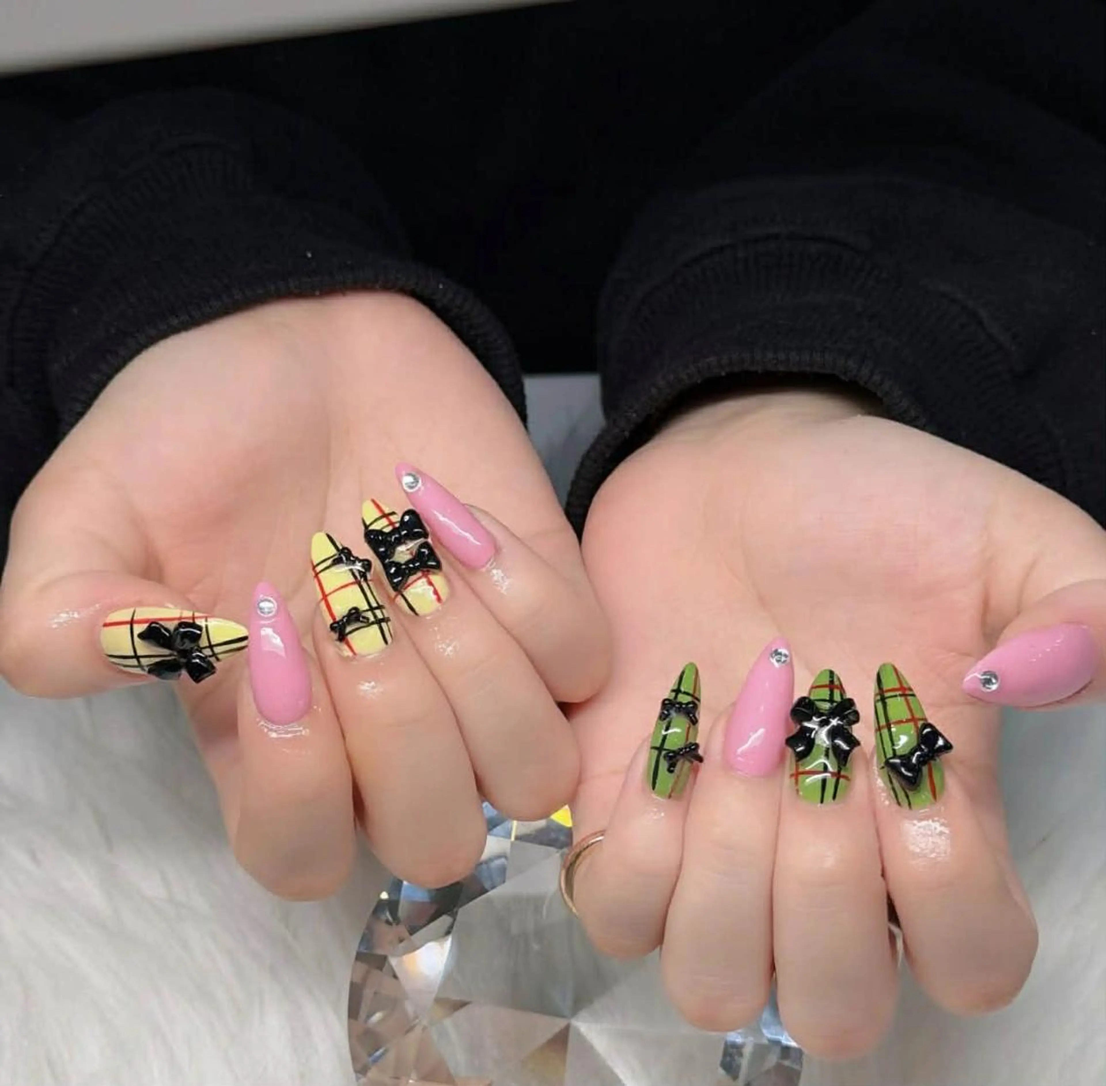 ロング パーマ 韓国風ヘア ハンドネイル Bling Salonのネイルデザイン