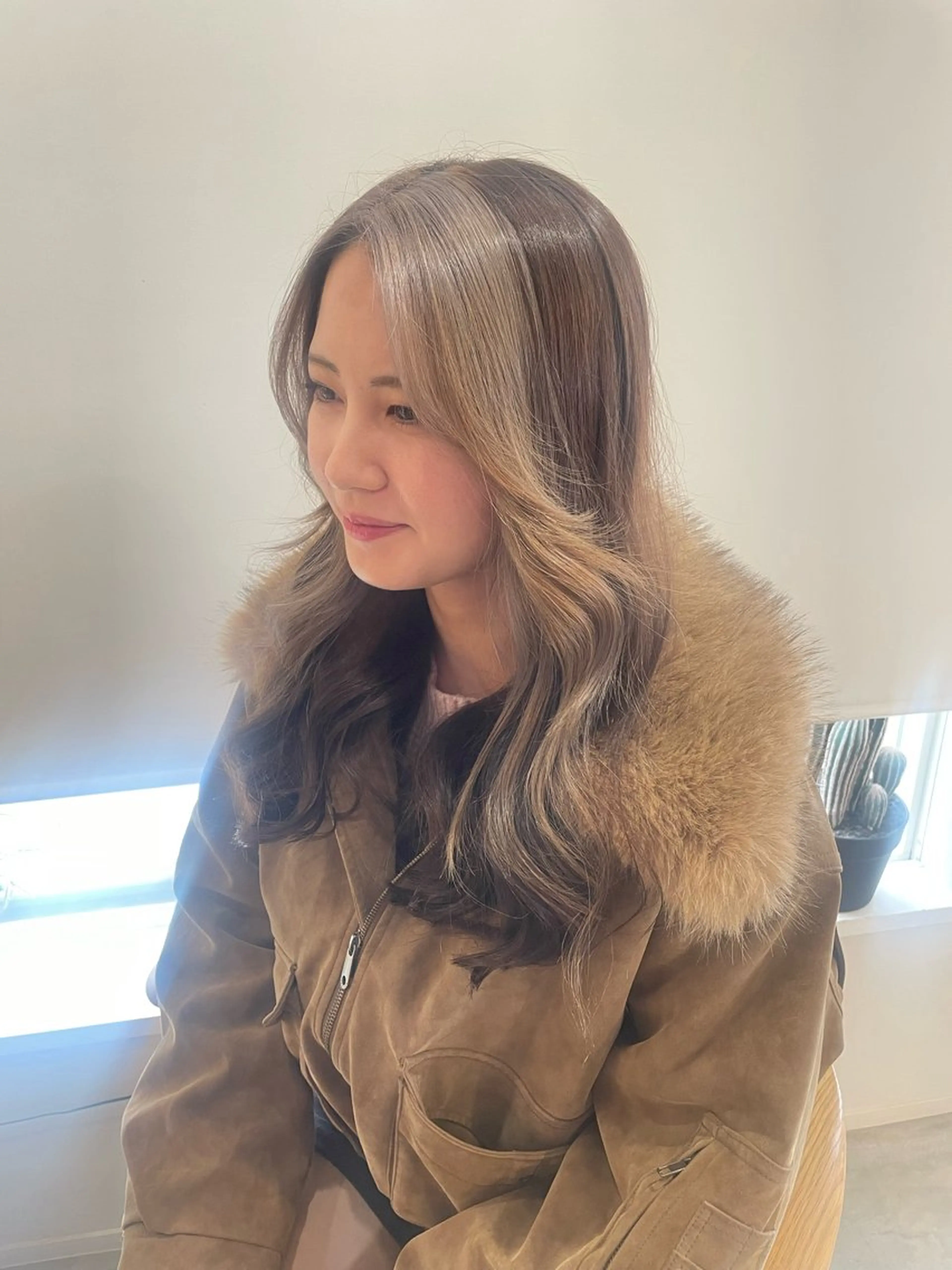 ロング ヘアカラー チグサ ミウのヘアスタイル