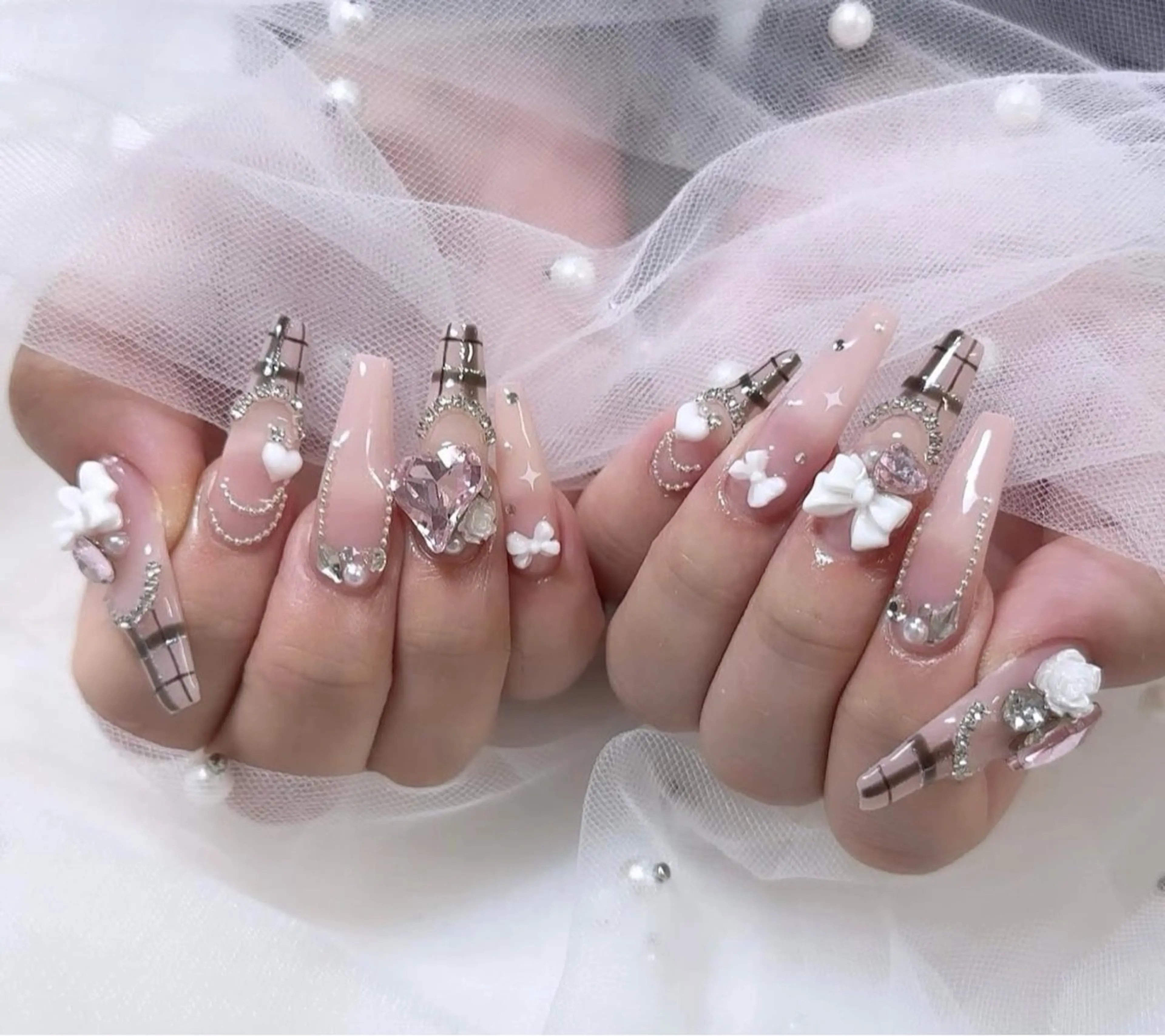 ネイル グラデーション キラキラネイル ワンカラーネイル 冬ネイル Jenn Nail Salonのネイルデザイン