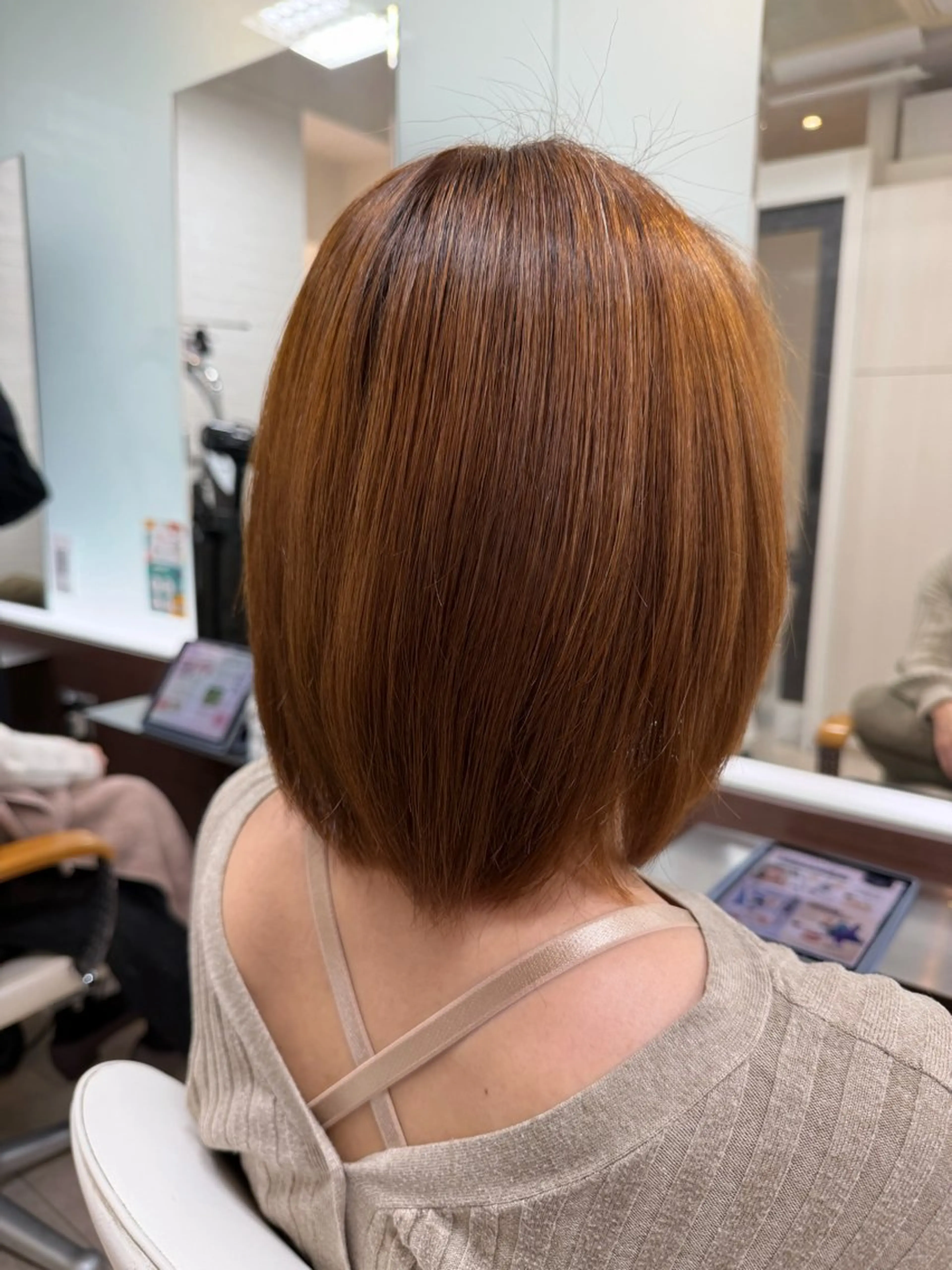 セミロング moe 🍀美髪矯正 ツヤツヤストレートのヘアスタイル