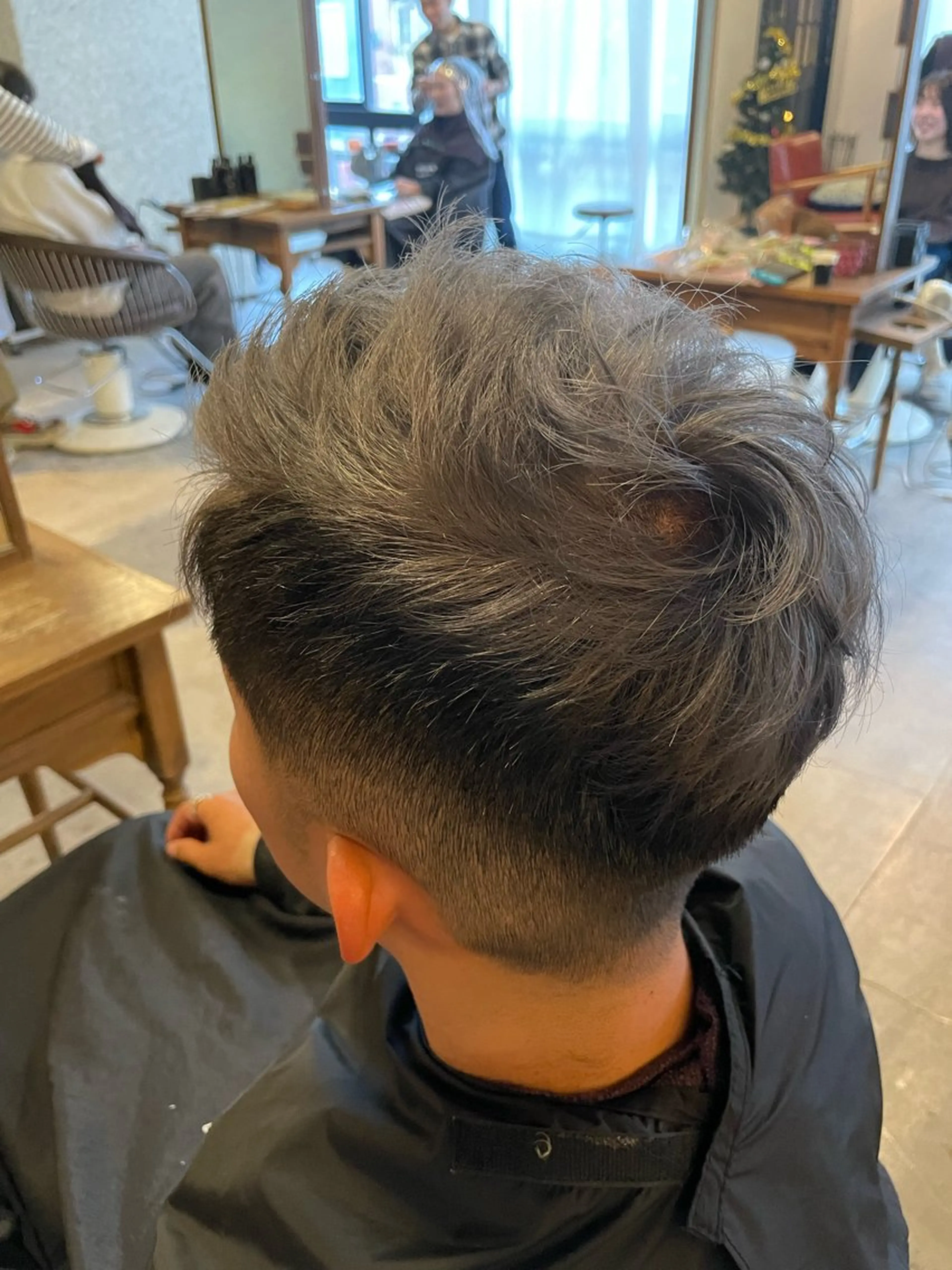 ショート カラー メンズ メンズブリーチ フェードカット ブリーチ ショートヘア ヘアカラー ∮フェードスタイル∮ 加藤嘉陛のヘアスタイル