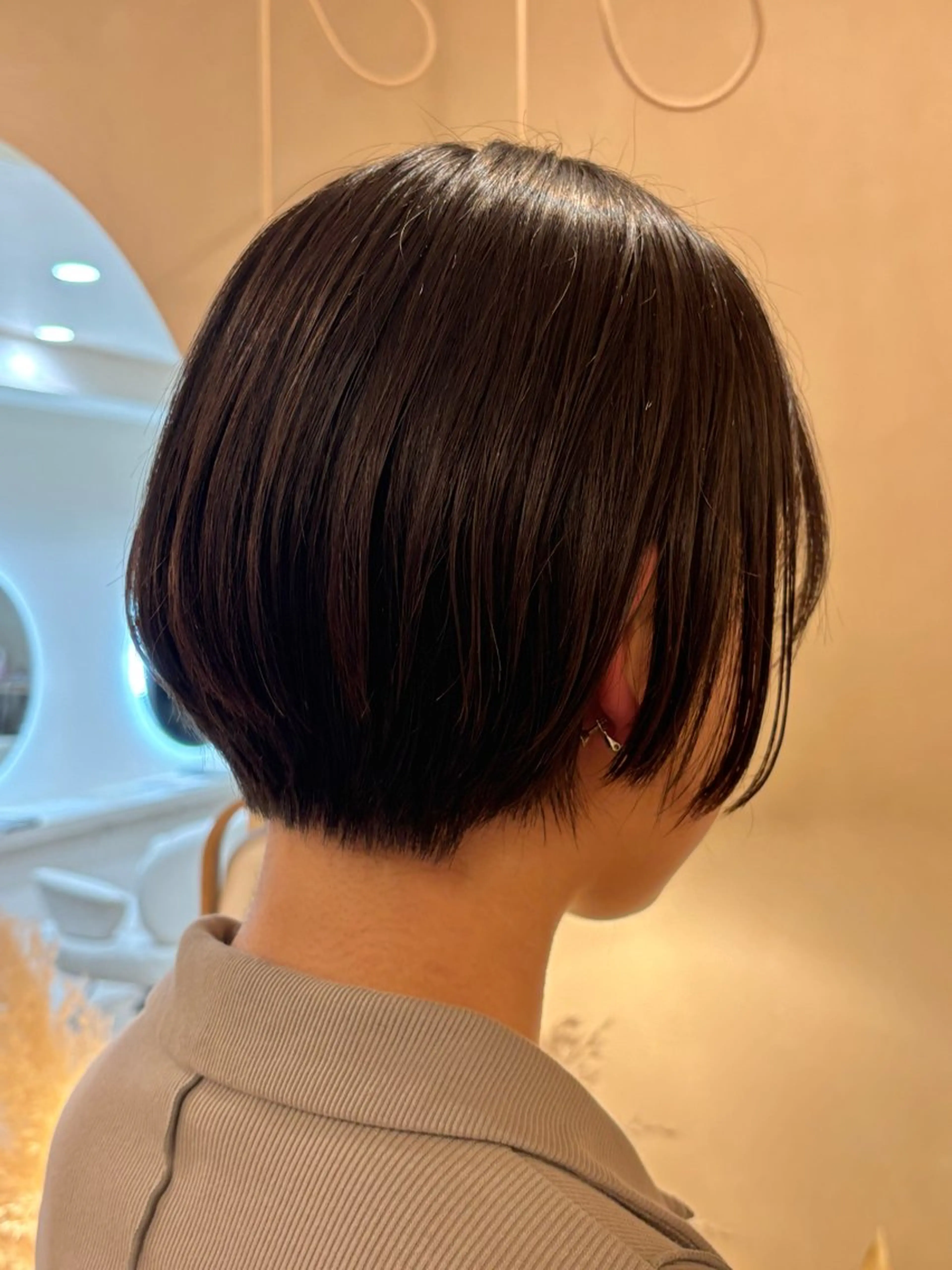 ショート 丸みショート ショートヘア シンバヒナノ/パーマ レイヤー/髪質改善のヘアスタイル