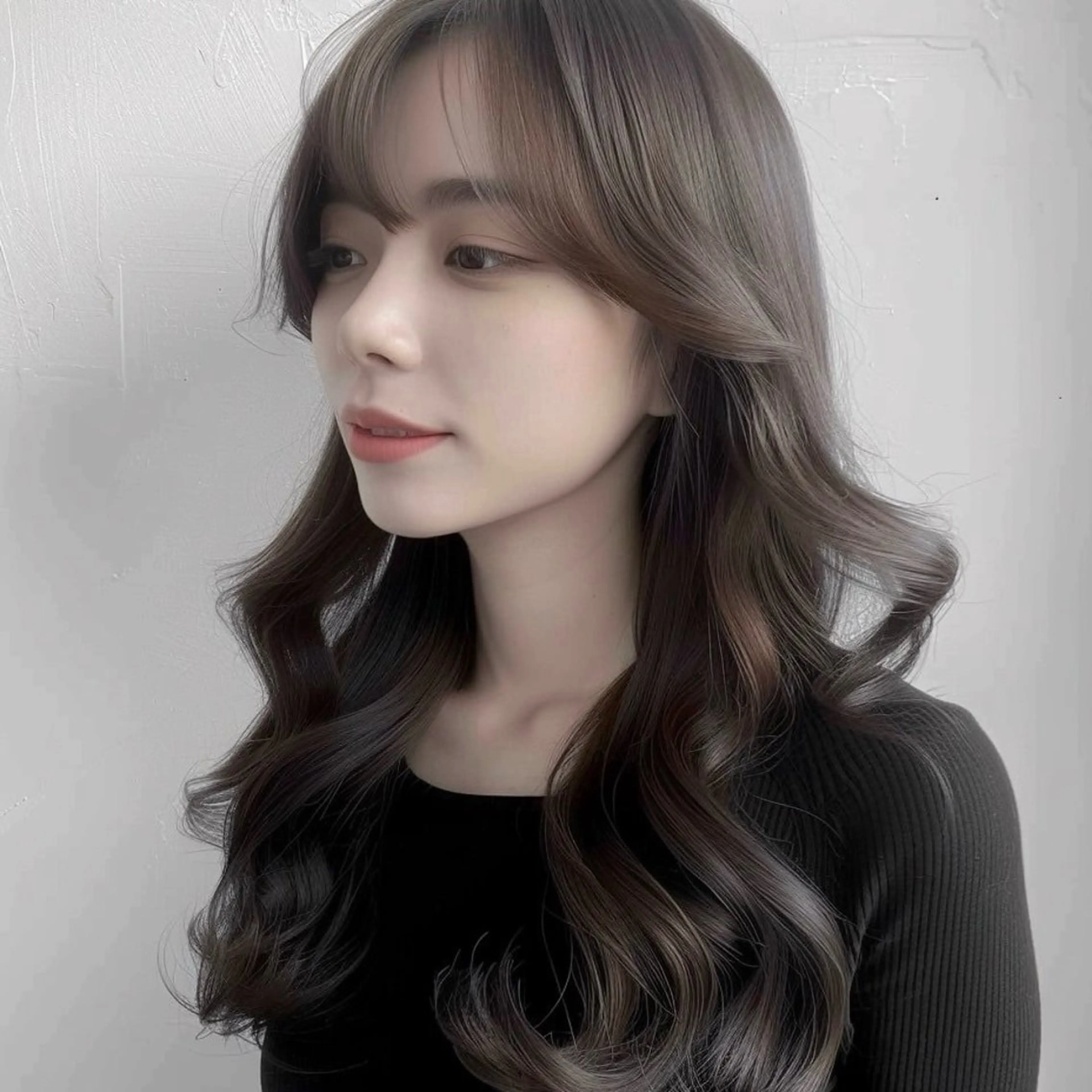 ロング カラー 岡田 佳子のヘアスタイル