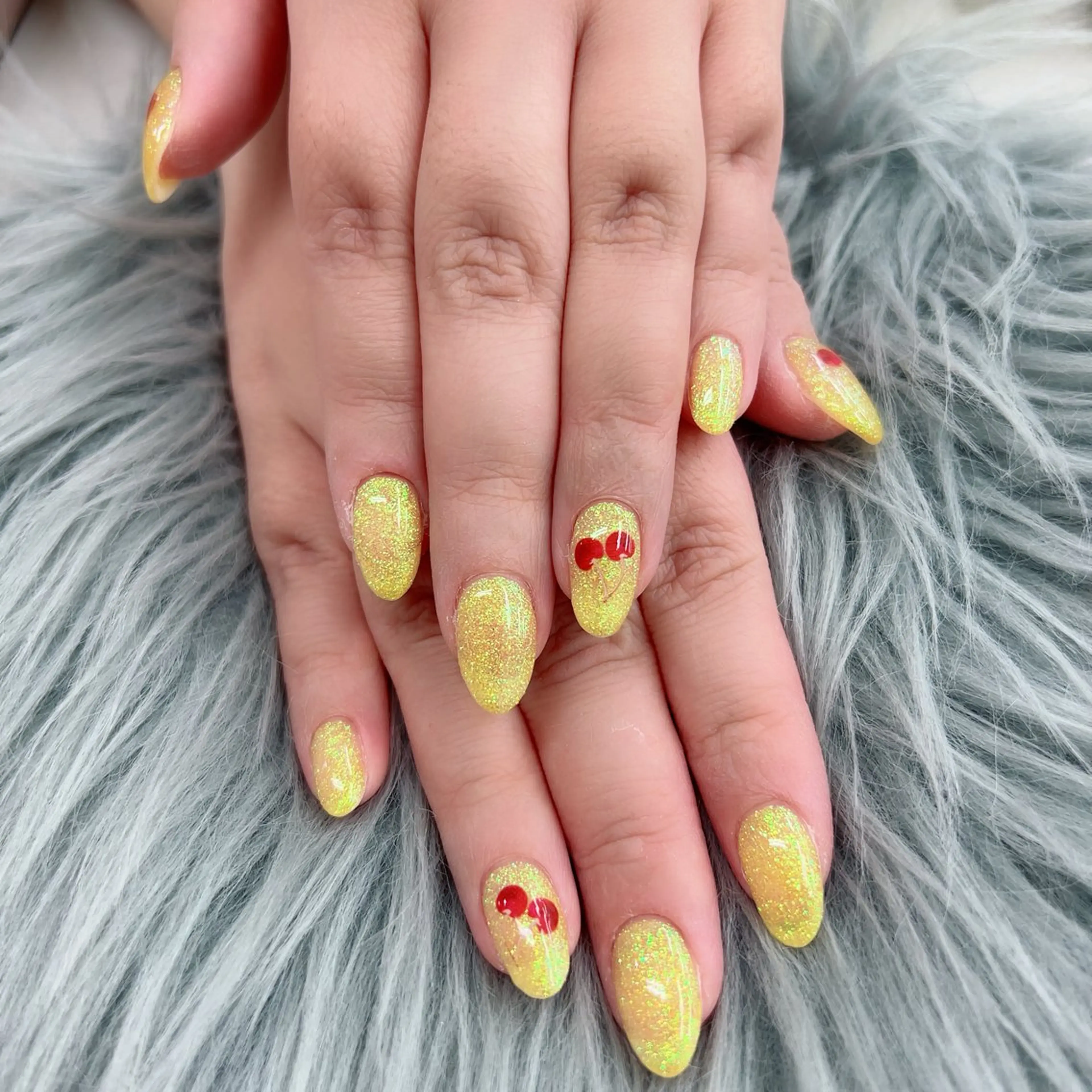 ネイル オーロラネイル ラメ(グリッター) ワンカラーネイル 春ネイル 黄色 ハンドネイル Bianca立川店 saitoのネイルデザイン