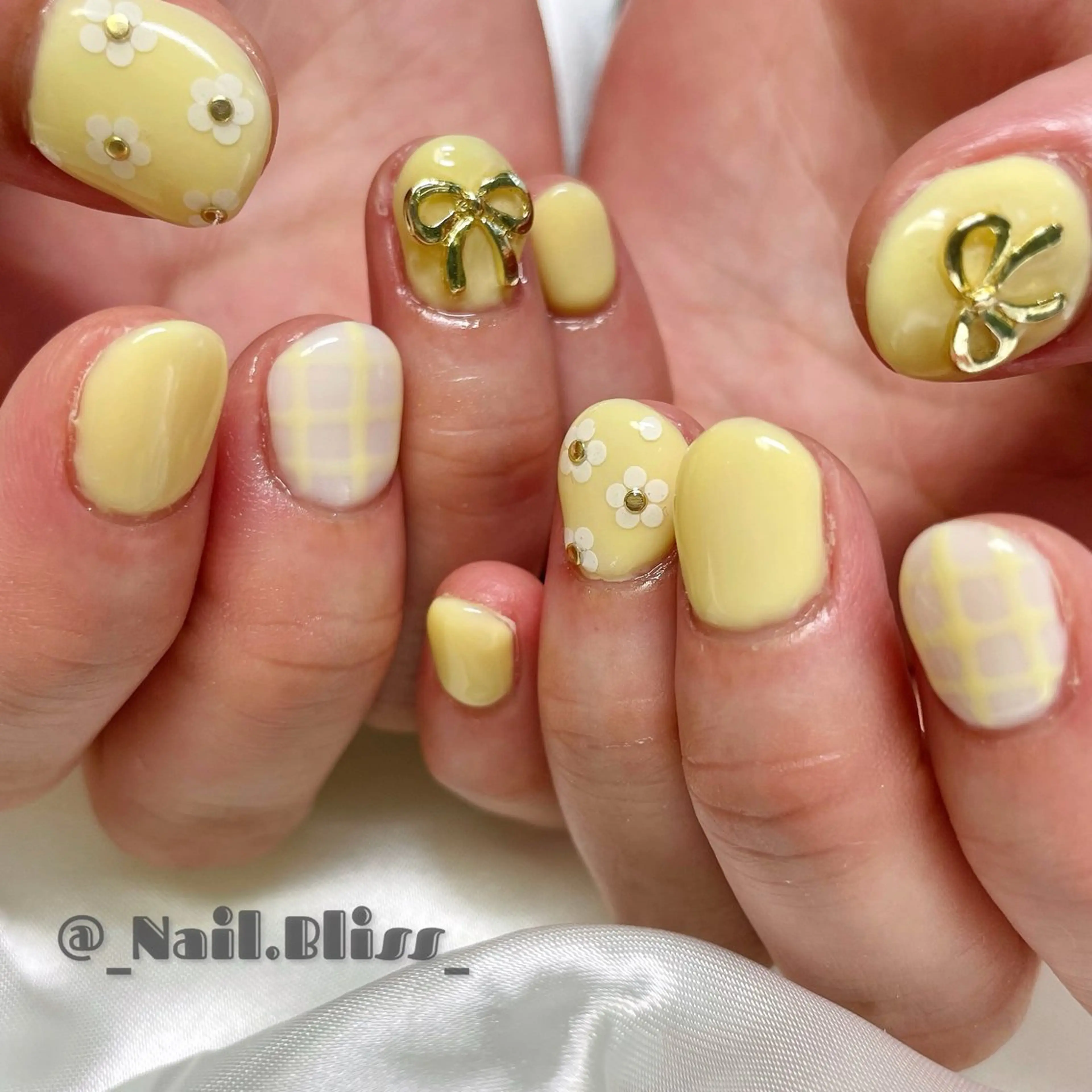 ネイル 春ネイル 黄色 ハンドネイル NAIL BLISSのネイルデザイン
