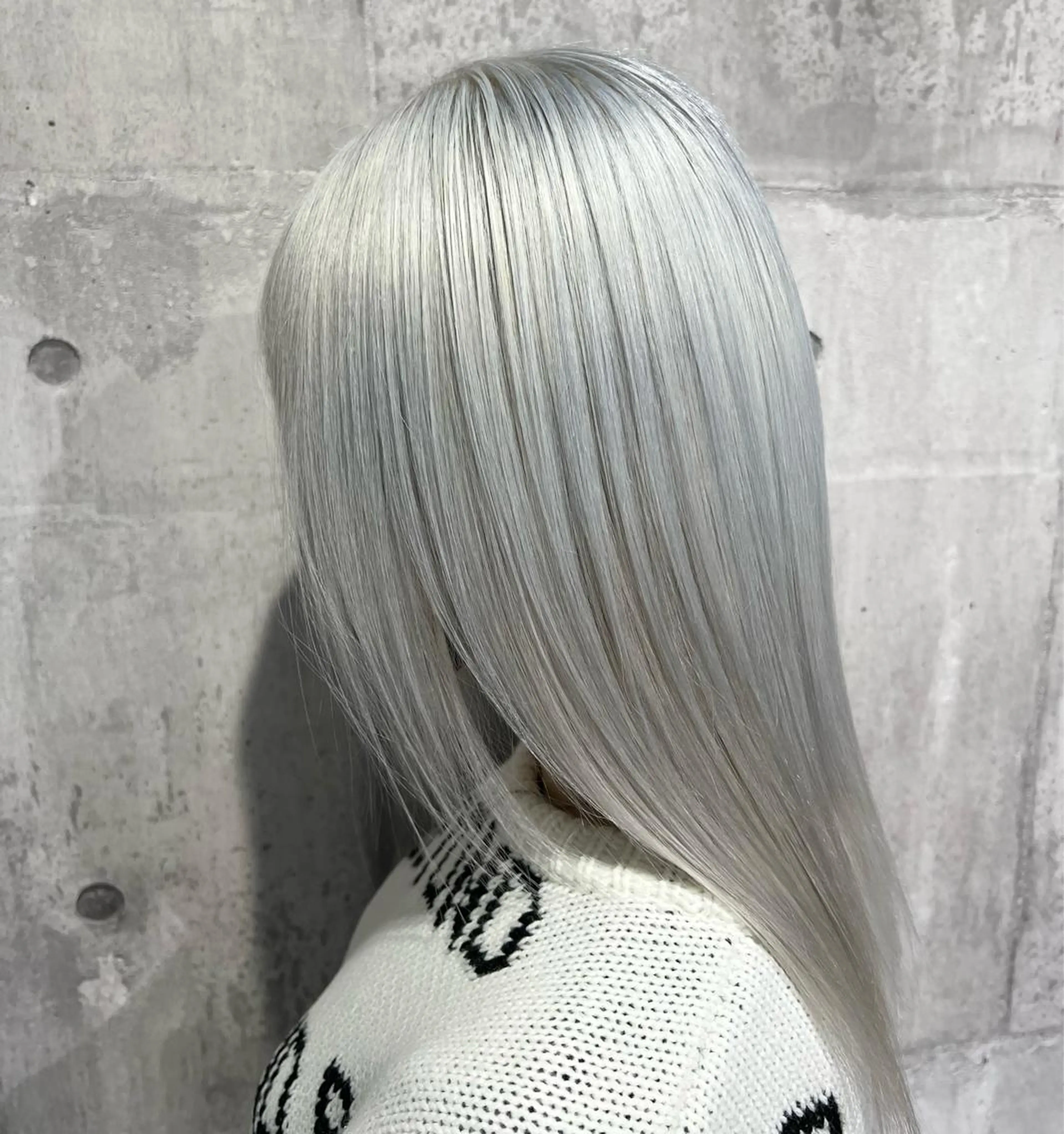 セミロング カラー シルバー ホワイトシルバー mimiiy梅田 中崎町ハイトーンのヘアスタイル