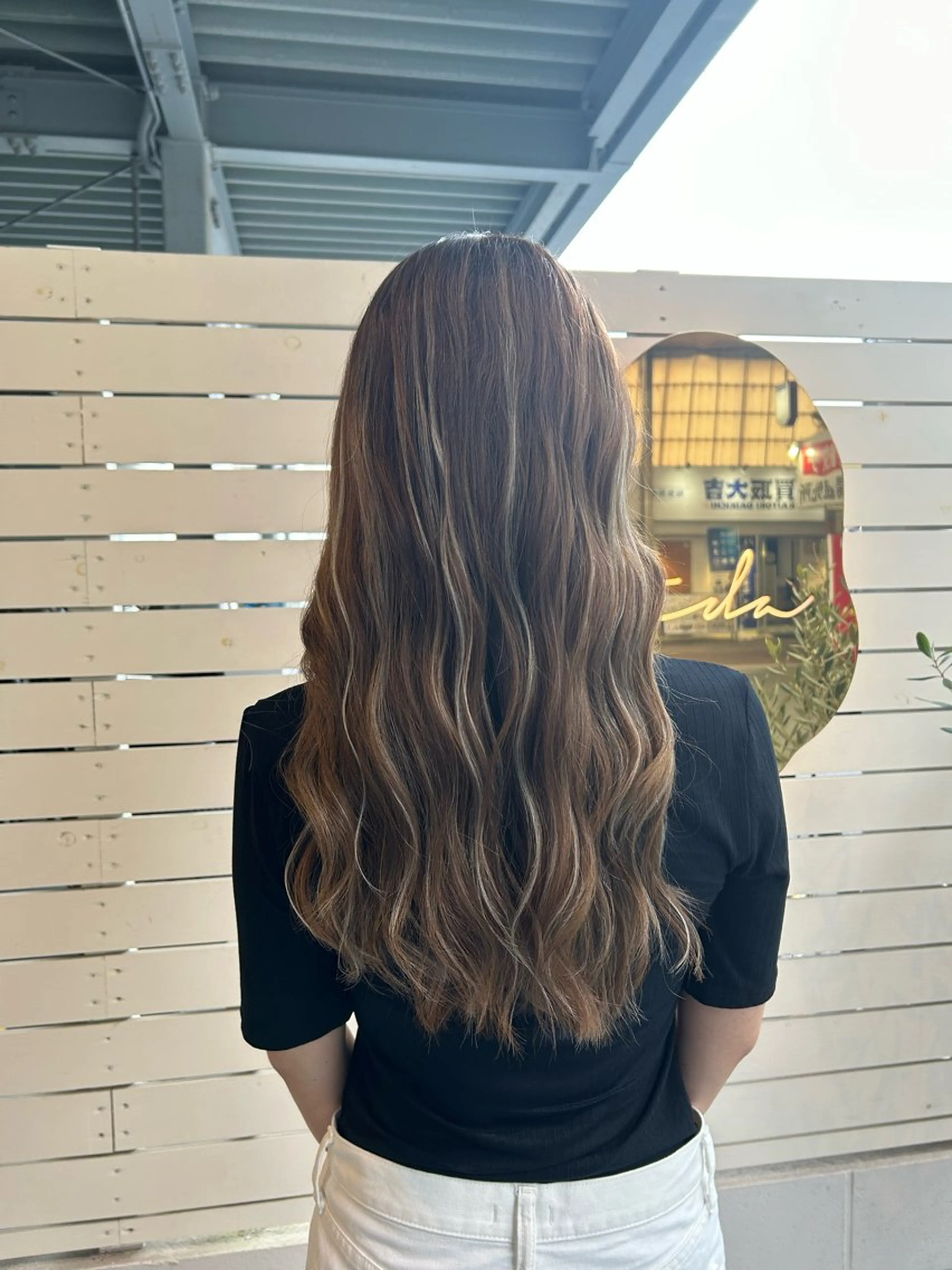 セミロング ハイライト カット ヘアカラー トリートメント 茨木市駅徒歩5分 小林龍之介のヘアスタイル