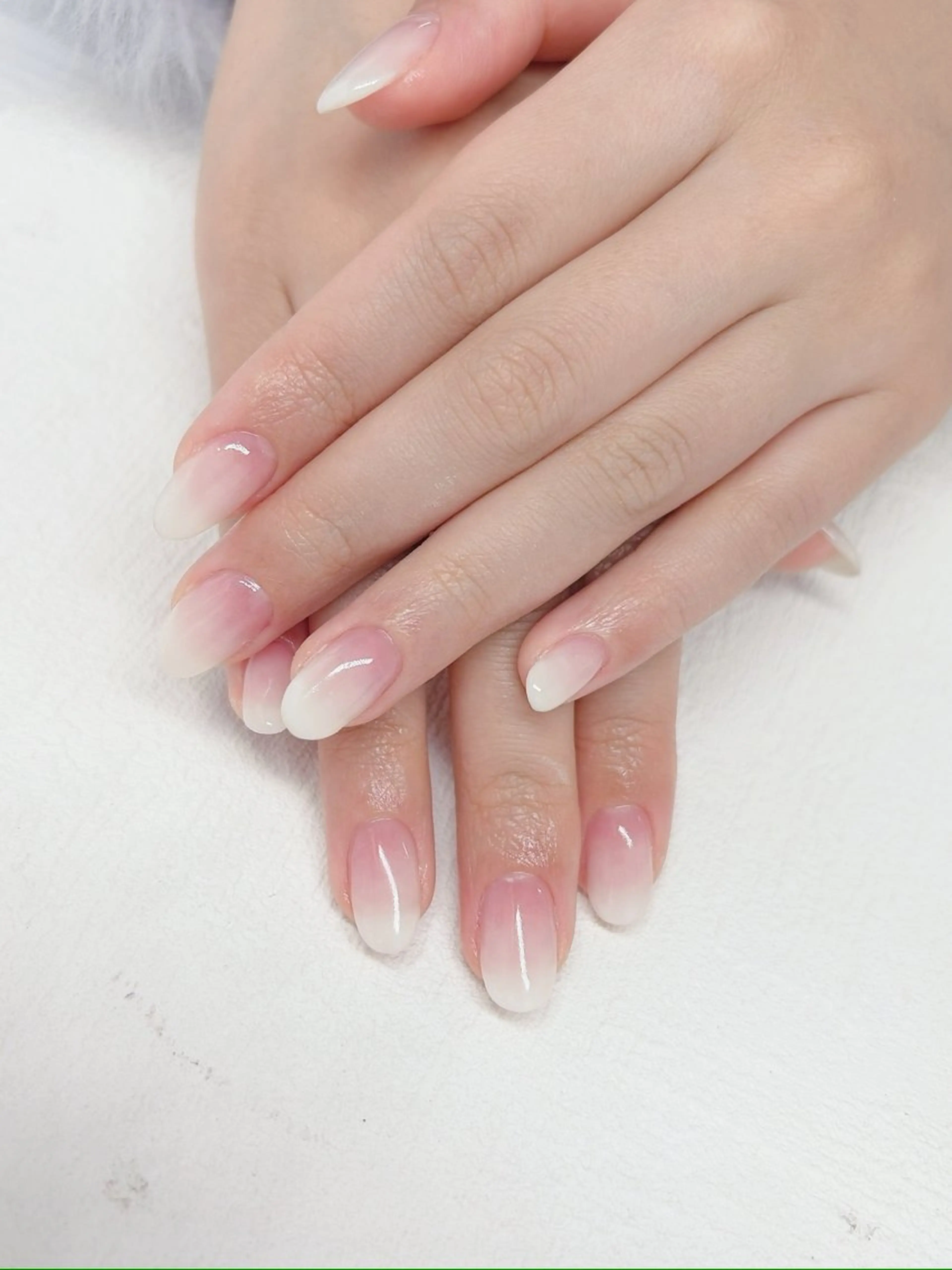 ネイル グラデーション †❤︎派手/クール/ Ayana🐺のネイルデザイン