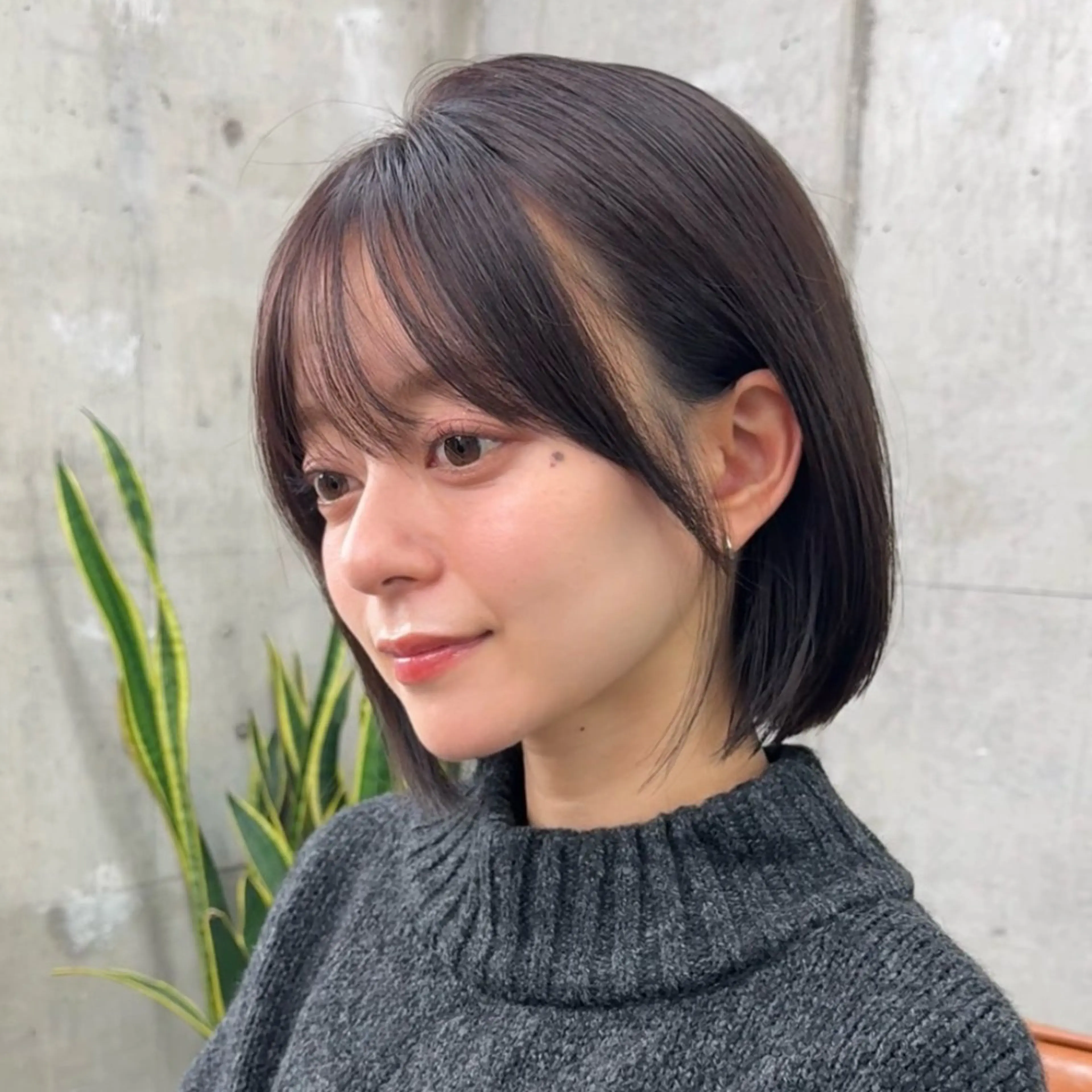 ショート カラー 切りっぱなしボブ 黒髪 ボブ サイドバング 柔らかいレイヤー🌿 大人ヘア/みっきーのヘアスタイル