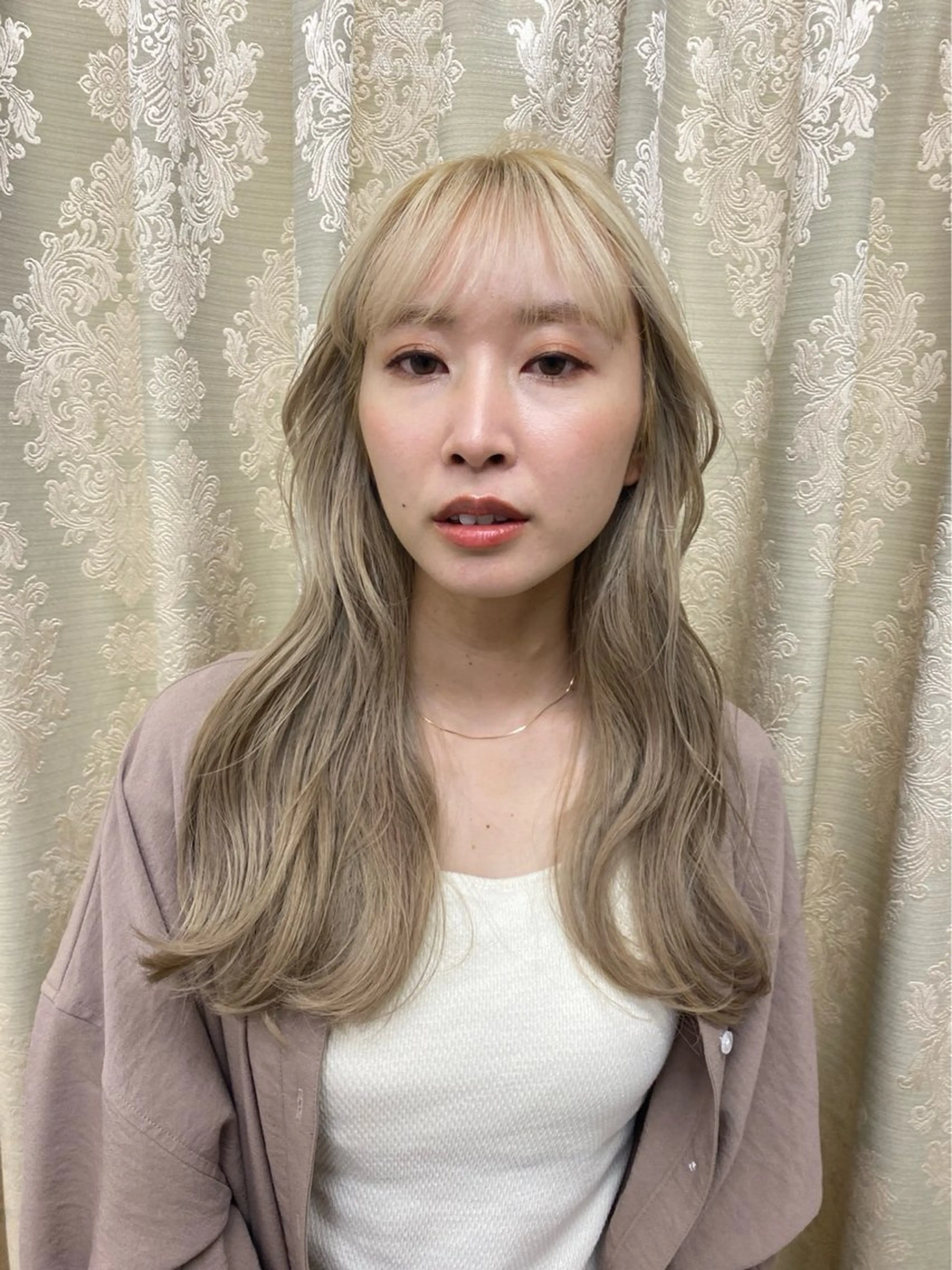 ロング カラー グレージュ レイヤーカット ヘアカラー トリートメント KAWAHARA YUKIのヘアスタイル