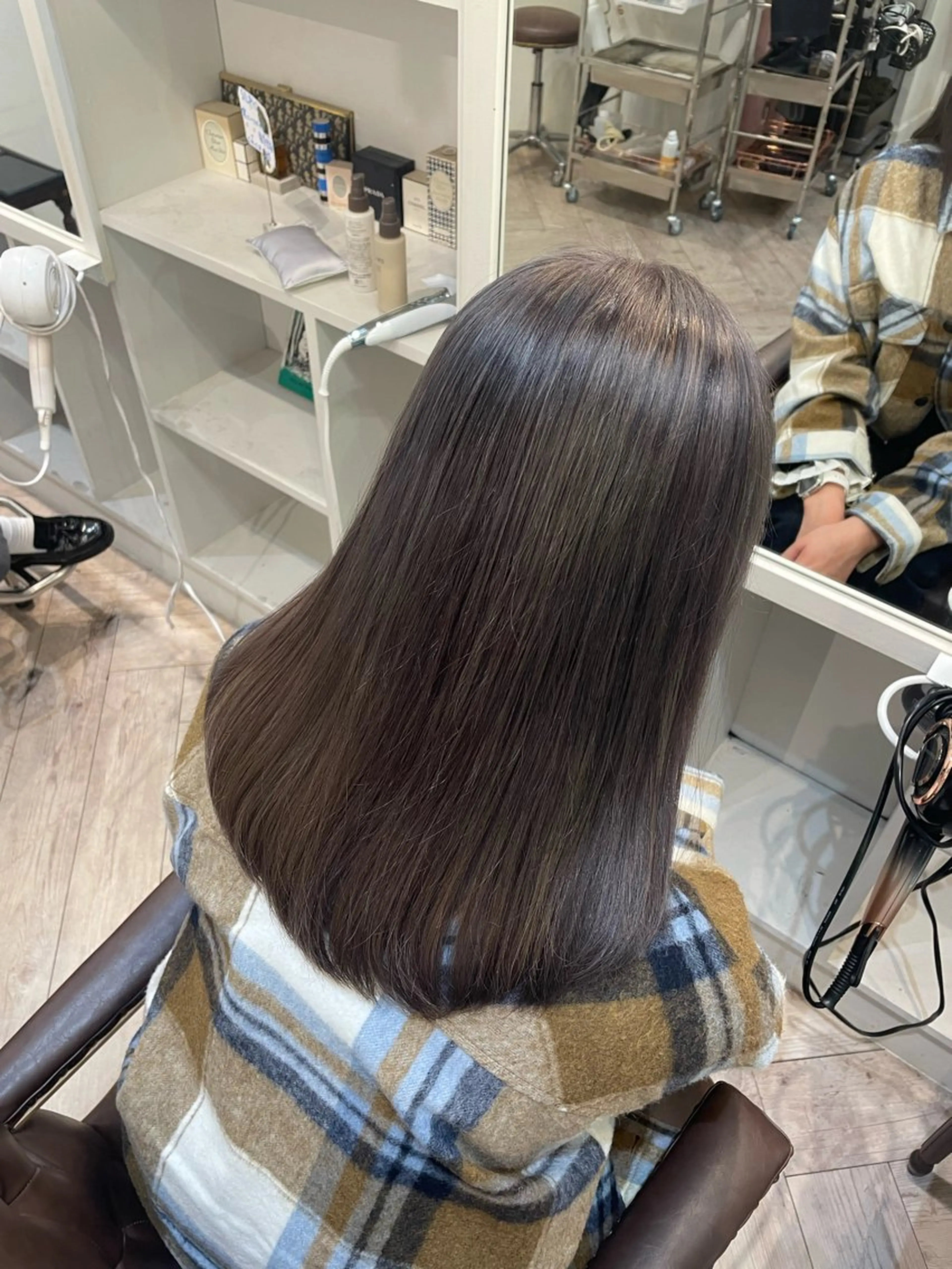 カラー shiomi H辻田 杏梨のヘアスタイル