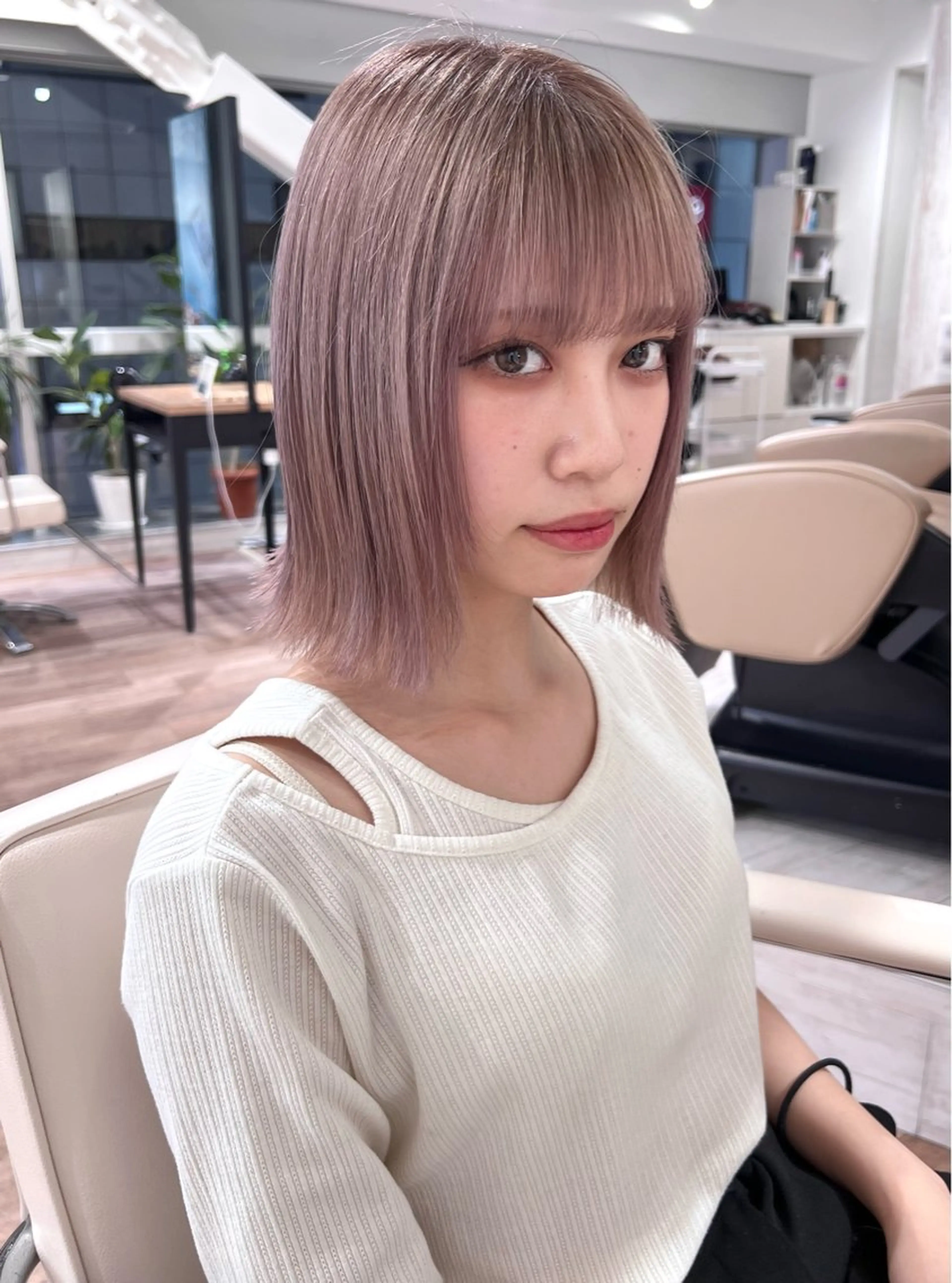 セミロング カラー バレイヤージュ ベージュカラー ブリーチ ケアブリーチ ダブルカラー 前髪/顔まわりカット 艶髪/髪質改善/縮毛のヘアスタイル