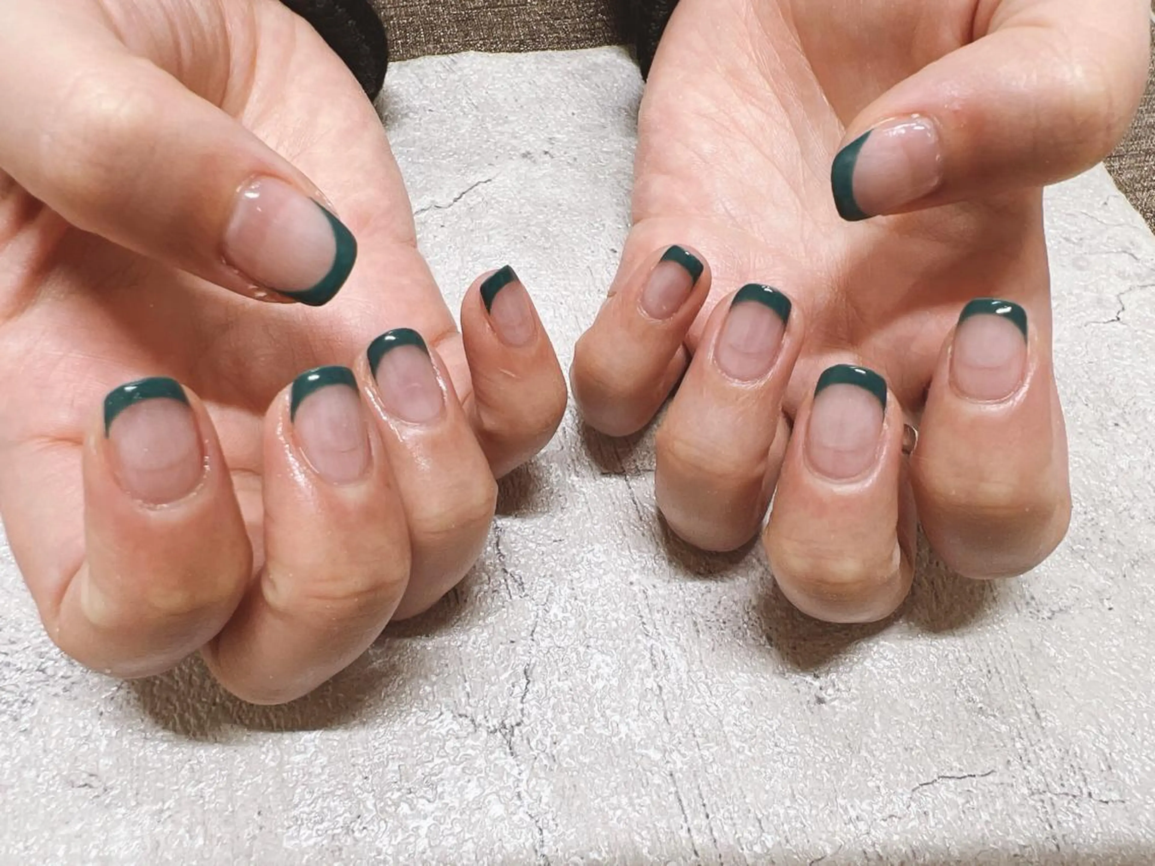 ネイル フレンチネイル グリーン mogunail &blowのネイルデザイン