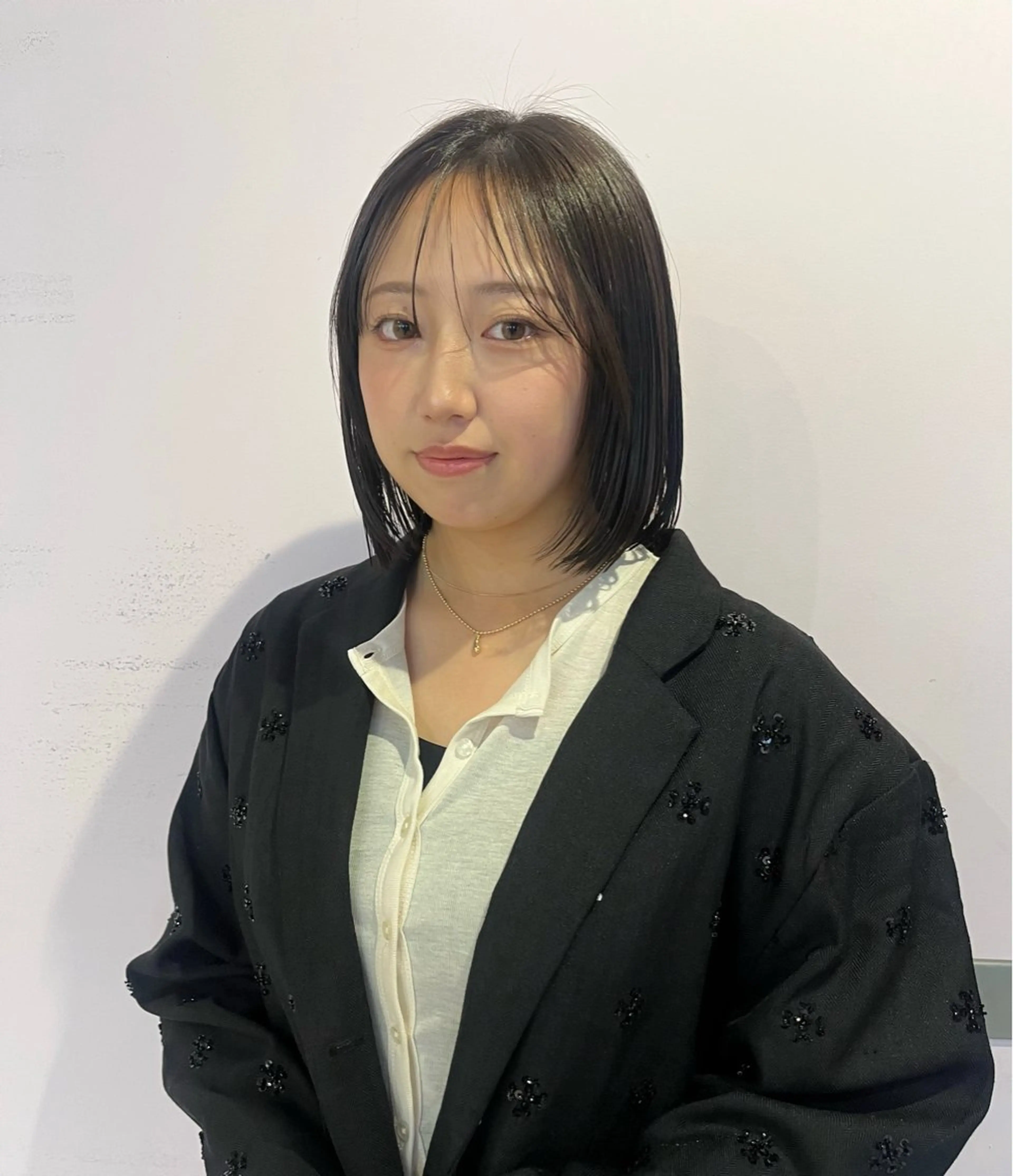 ミディアム カット ヘアカラー トリートメント あやか/ベージュ /透け感カラーのヘアスタイル