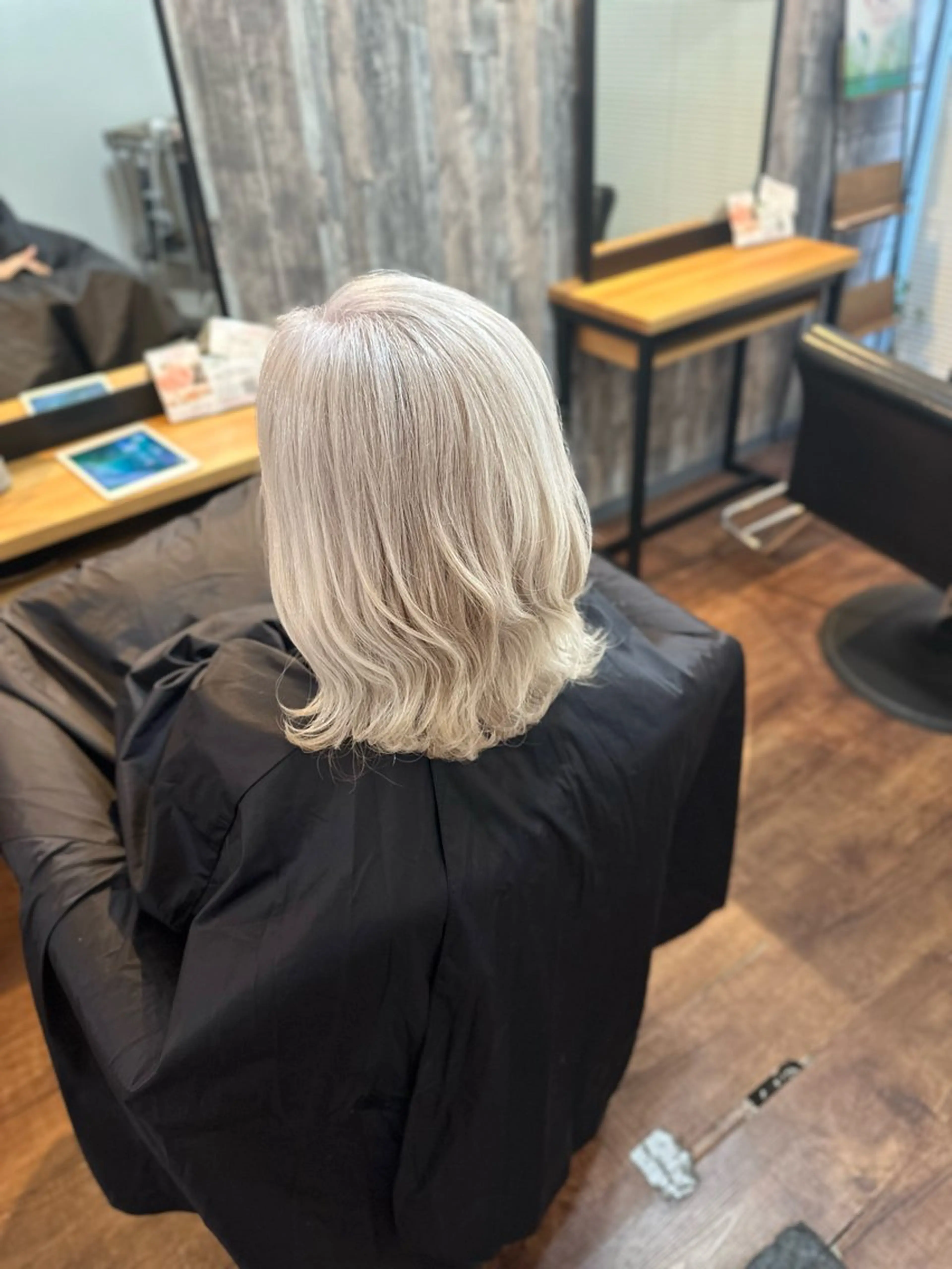 ミディアム カラー ブロンド カット ヘアカラー トリートメント Luzir⭐︎ GEN⭐︎のヘアスタイル