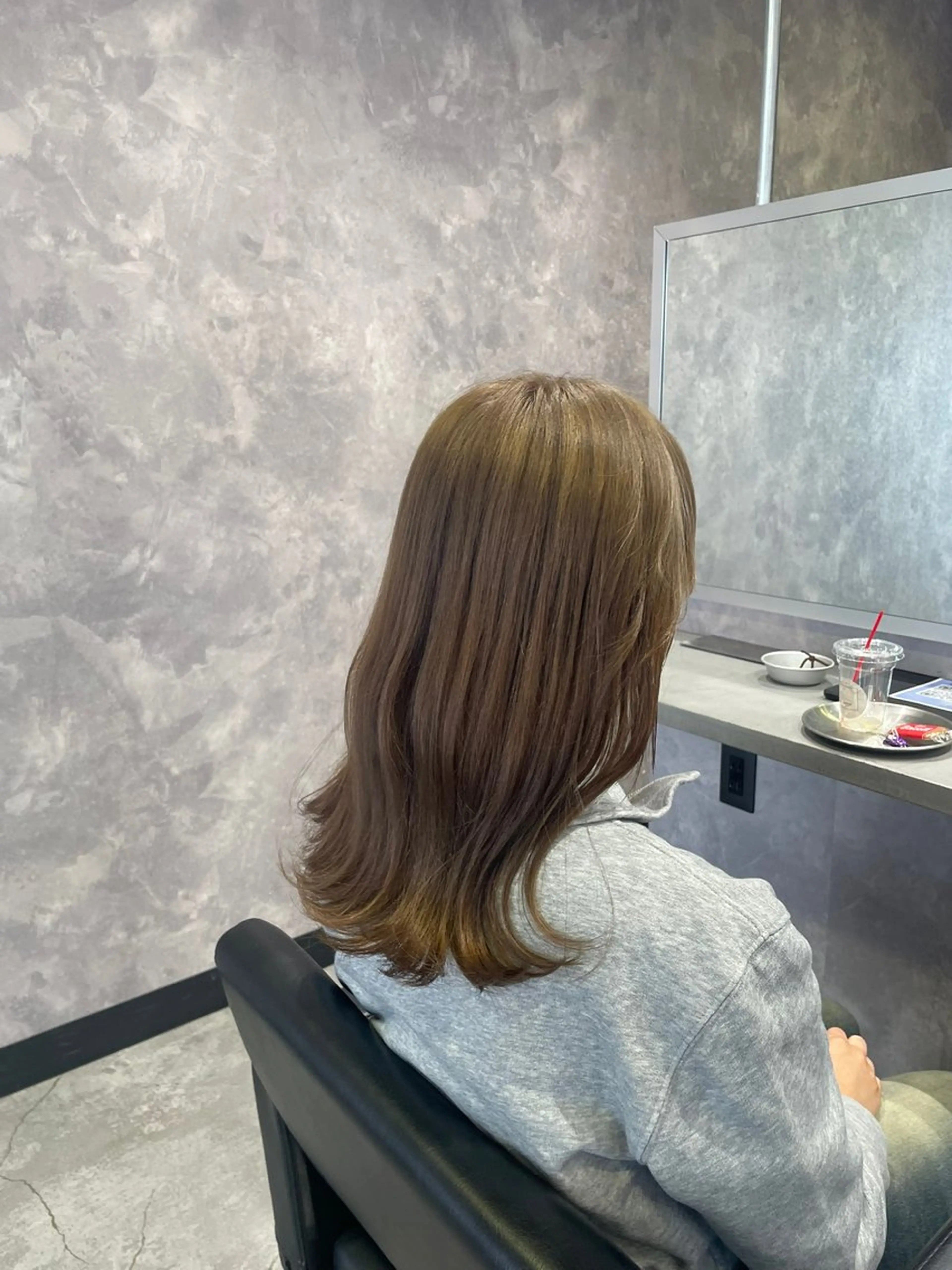 セミロング カラー ベージュカラー ヘーゼル ヘアカラー トリートメント 手塚 由佳のヘアスタイル