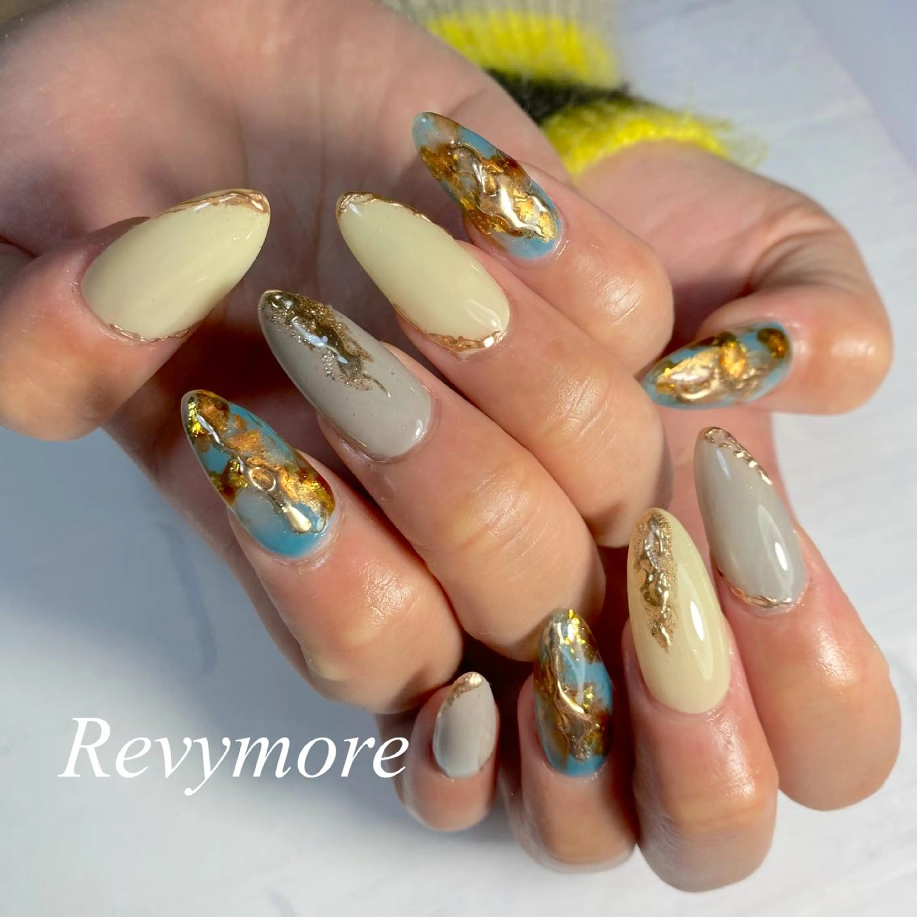セミロング ネイル ブルー 成人式 ジェルネイル ゴールド ニュアンスネイル nail salon Revymoreのネイルデザイン