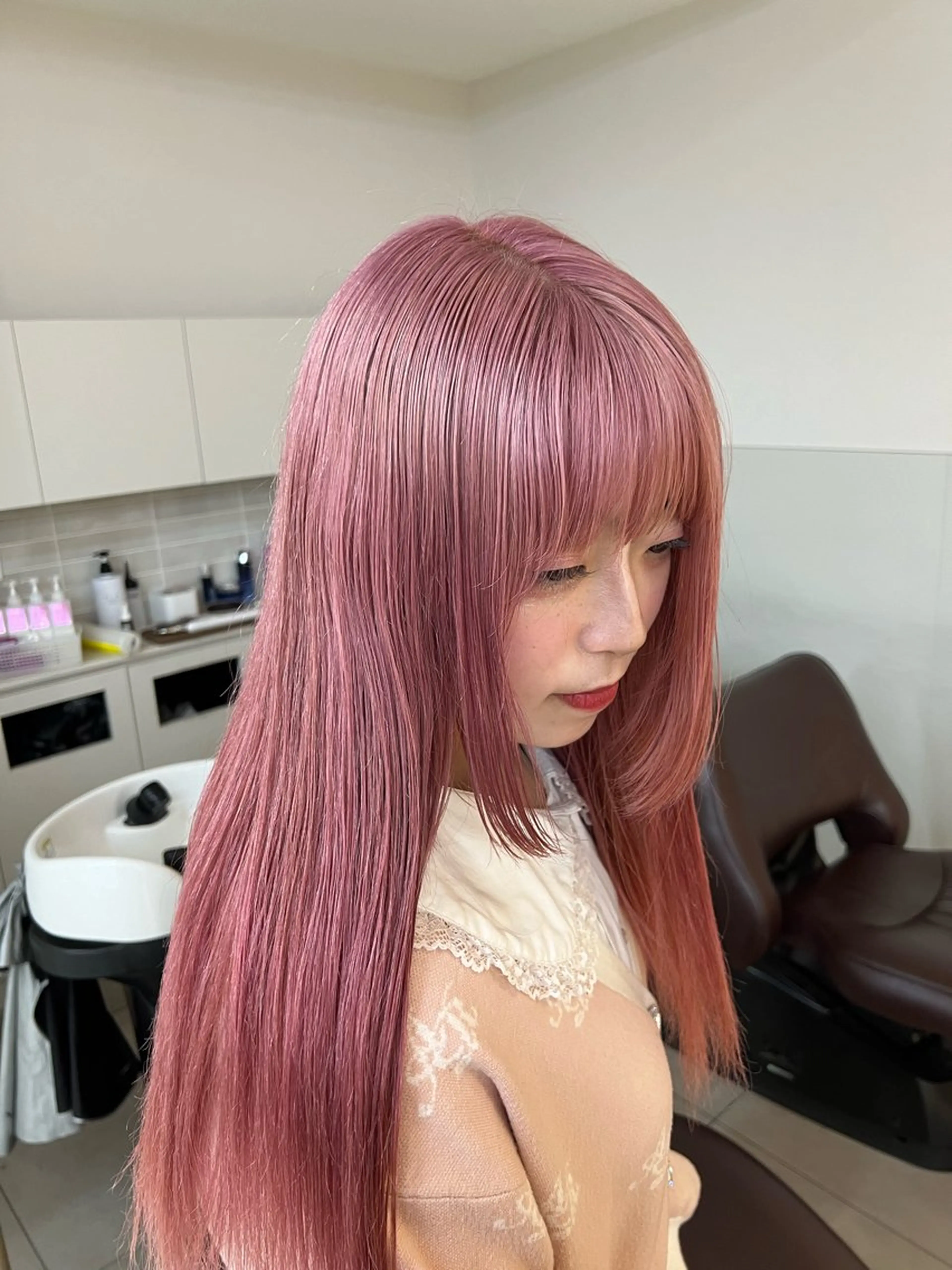 ミディアム カラー アッシュ アッシュブラウン ブリーチ ブラウンカラー ケアブリーチ ヘアカラー トリートメント ヘアセット レイヤー専門家 ダブルカラー修のヘアスタイル