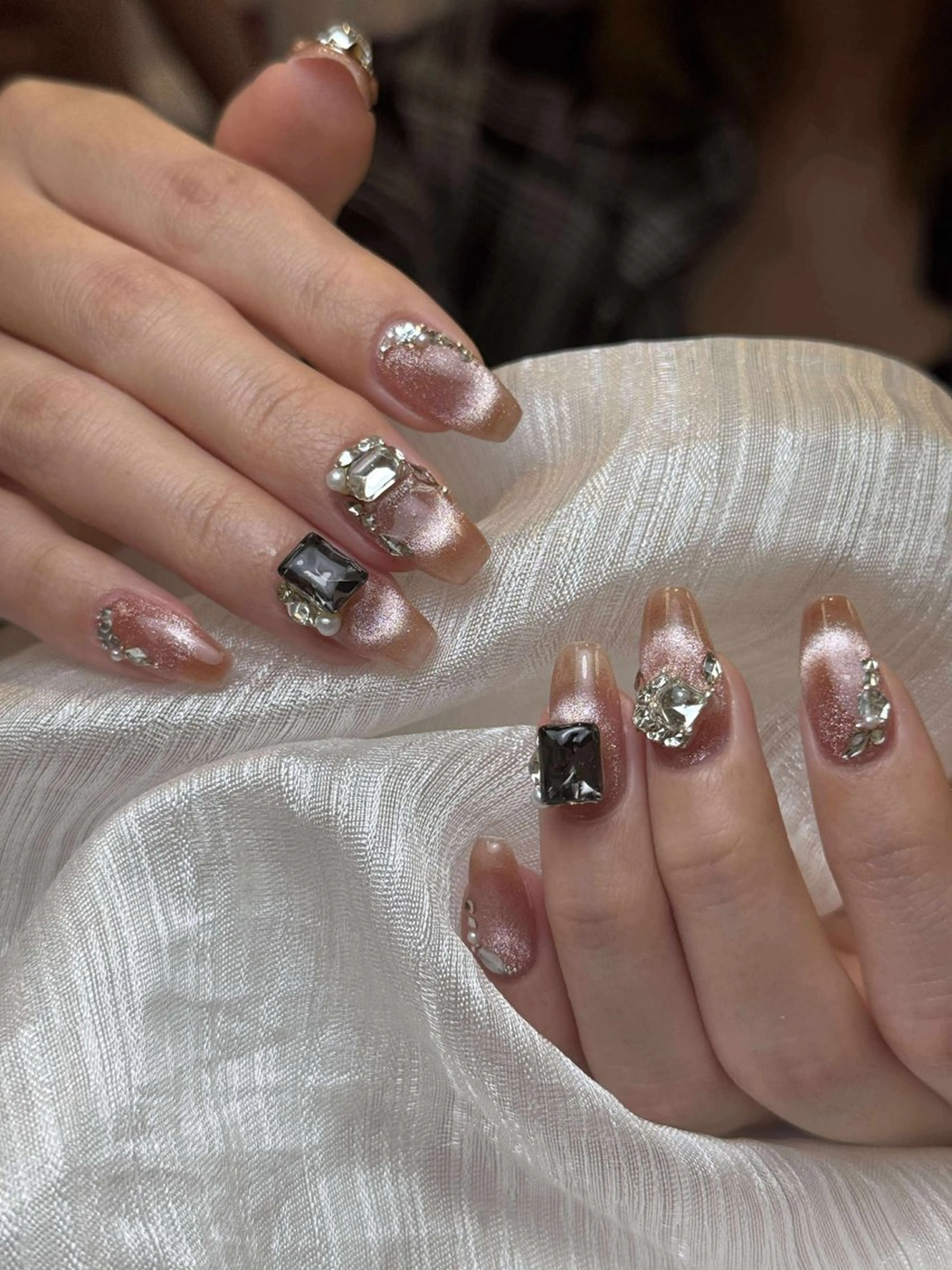 ネイル チークネイル ハート ホログラムネイル ミラーネイル ニュアンスネイル Nie Nail Shinokuboのネイルデザイン