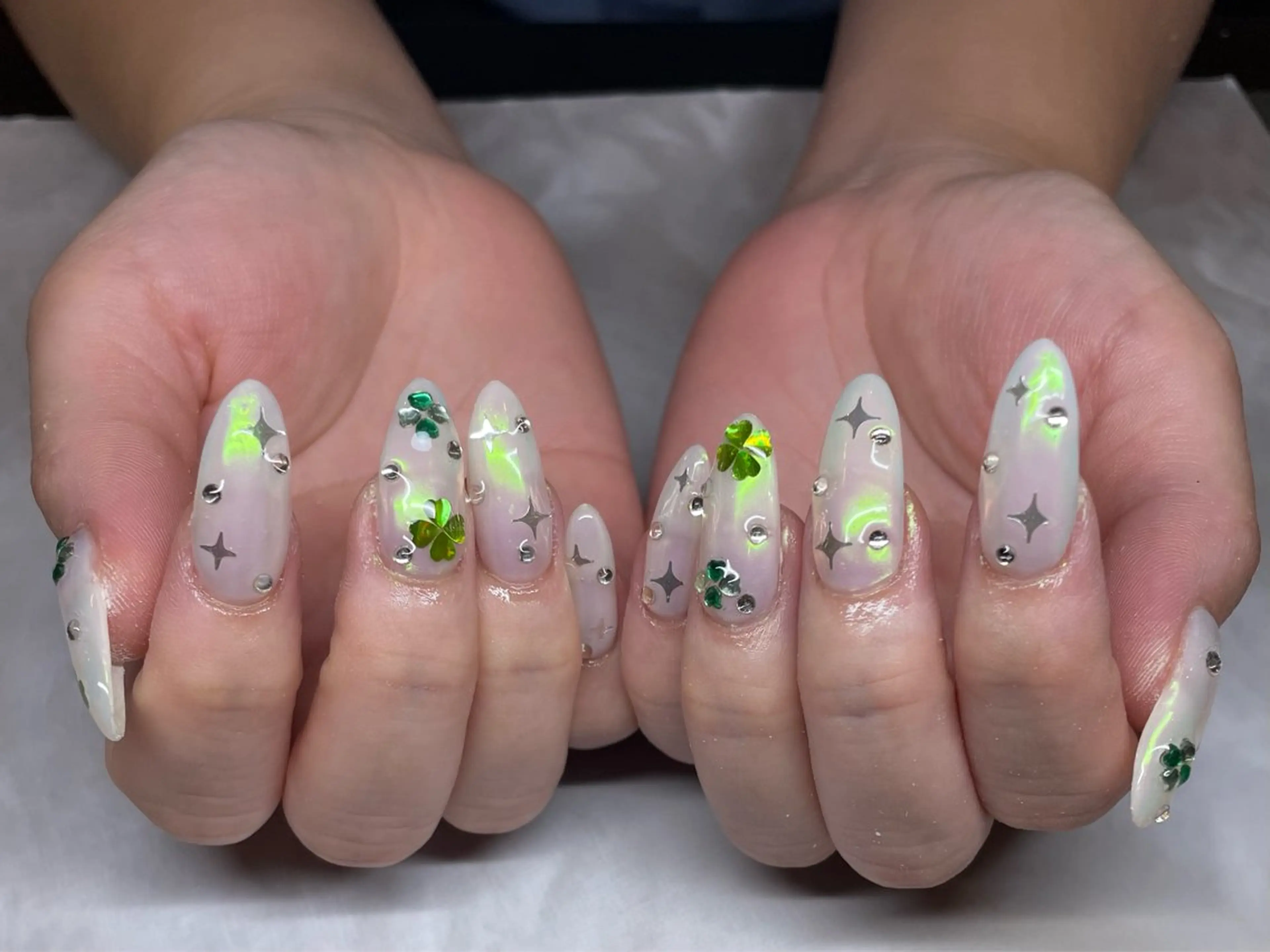 ネイル ミラーネイル Tobayama 🐈‍⬛໒꒱· ﾟのネイルデザイン