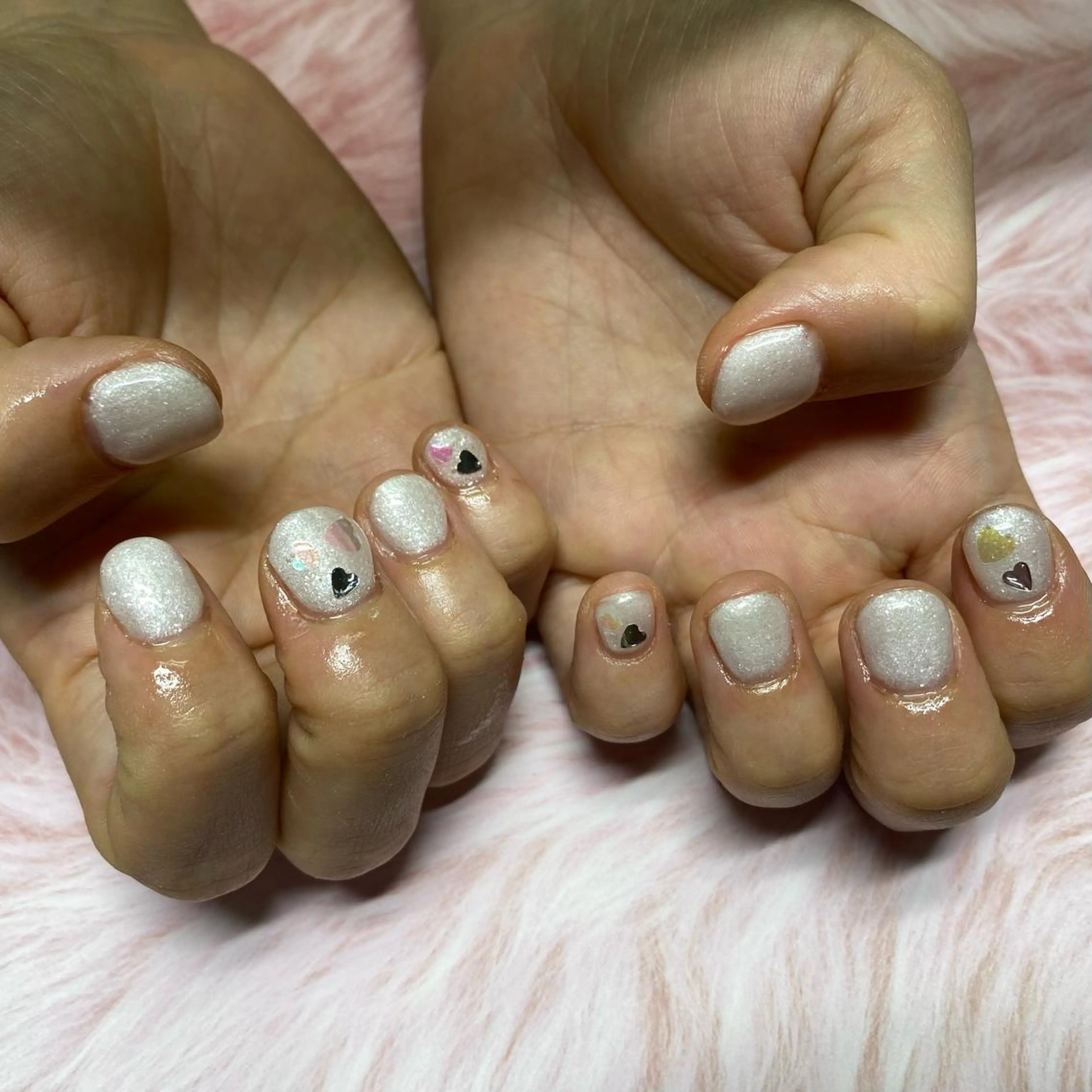 ネイル クリアネイル ハート シルバー ホワイト Aino 🤍のネイルデザイン