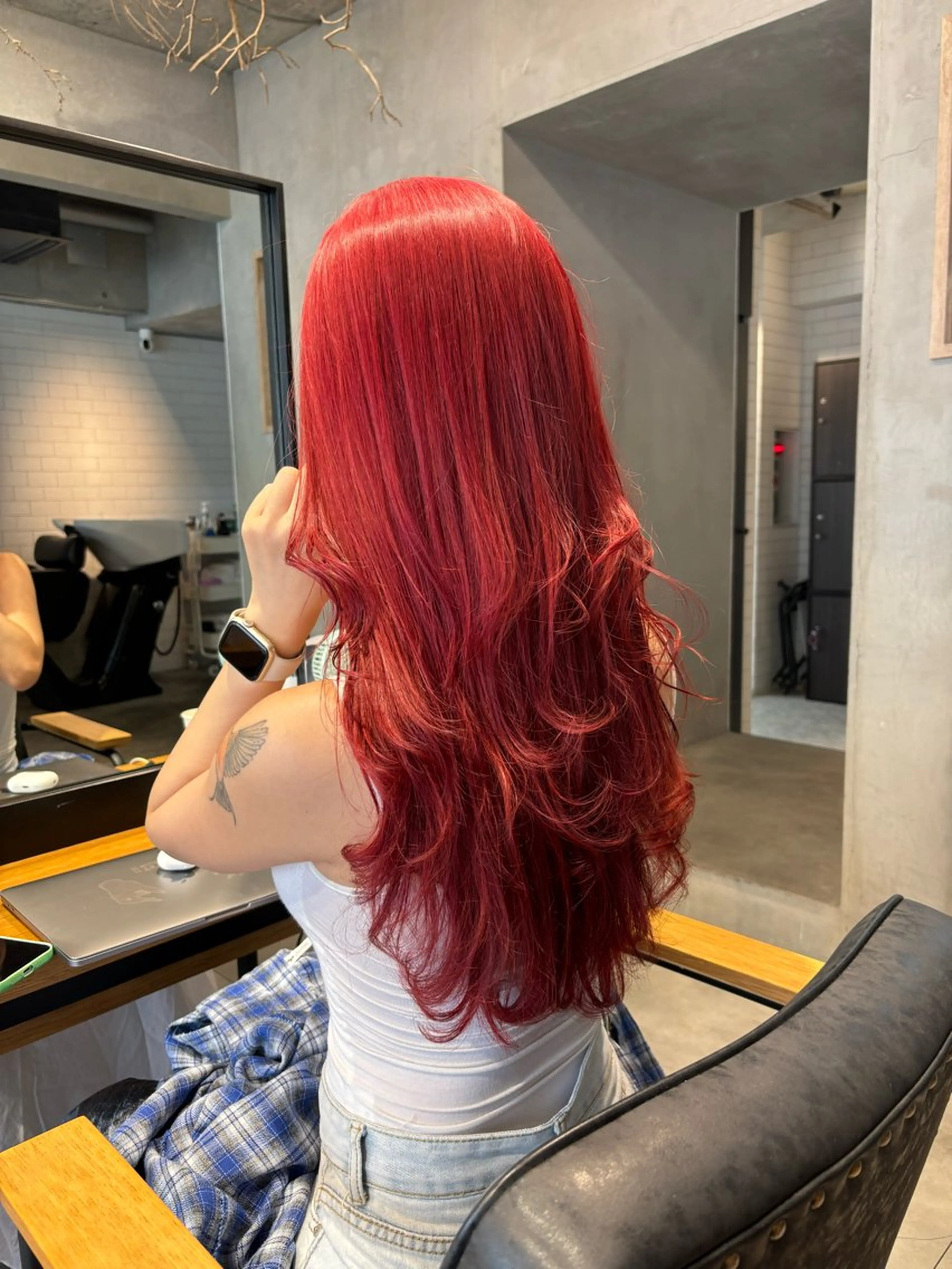 ロング カラー ブリーチ ハイトーンカラー レッドカラー ロング カット ヘアカラー NOVEL-DAYS所属・井上 唯のヘアスタイル