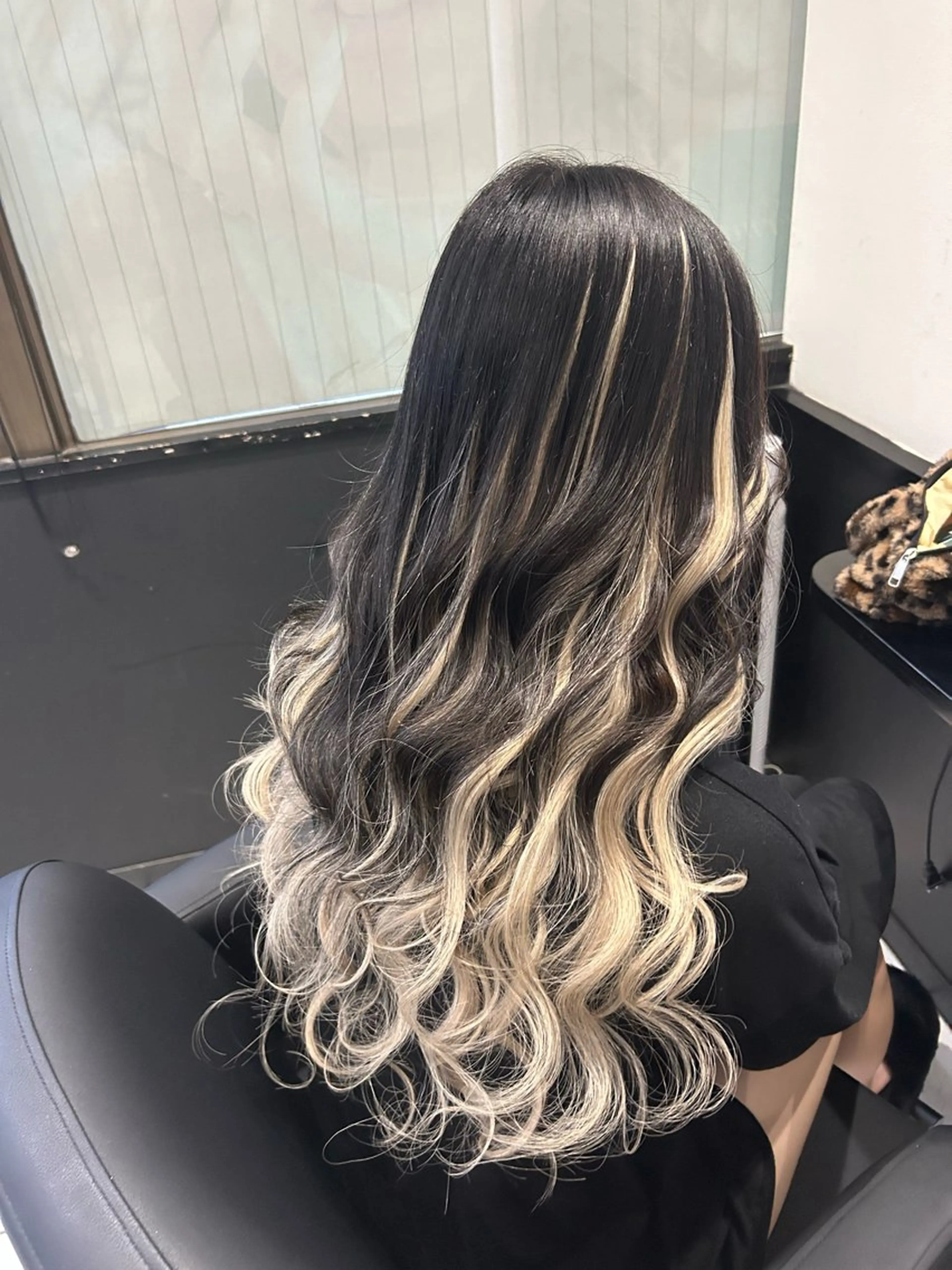 ロング プルエクステ エクステ レイヤーカット カット エクステ 長田 麻友子のヘアスタイル