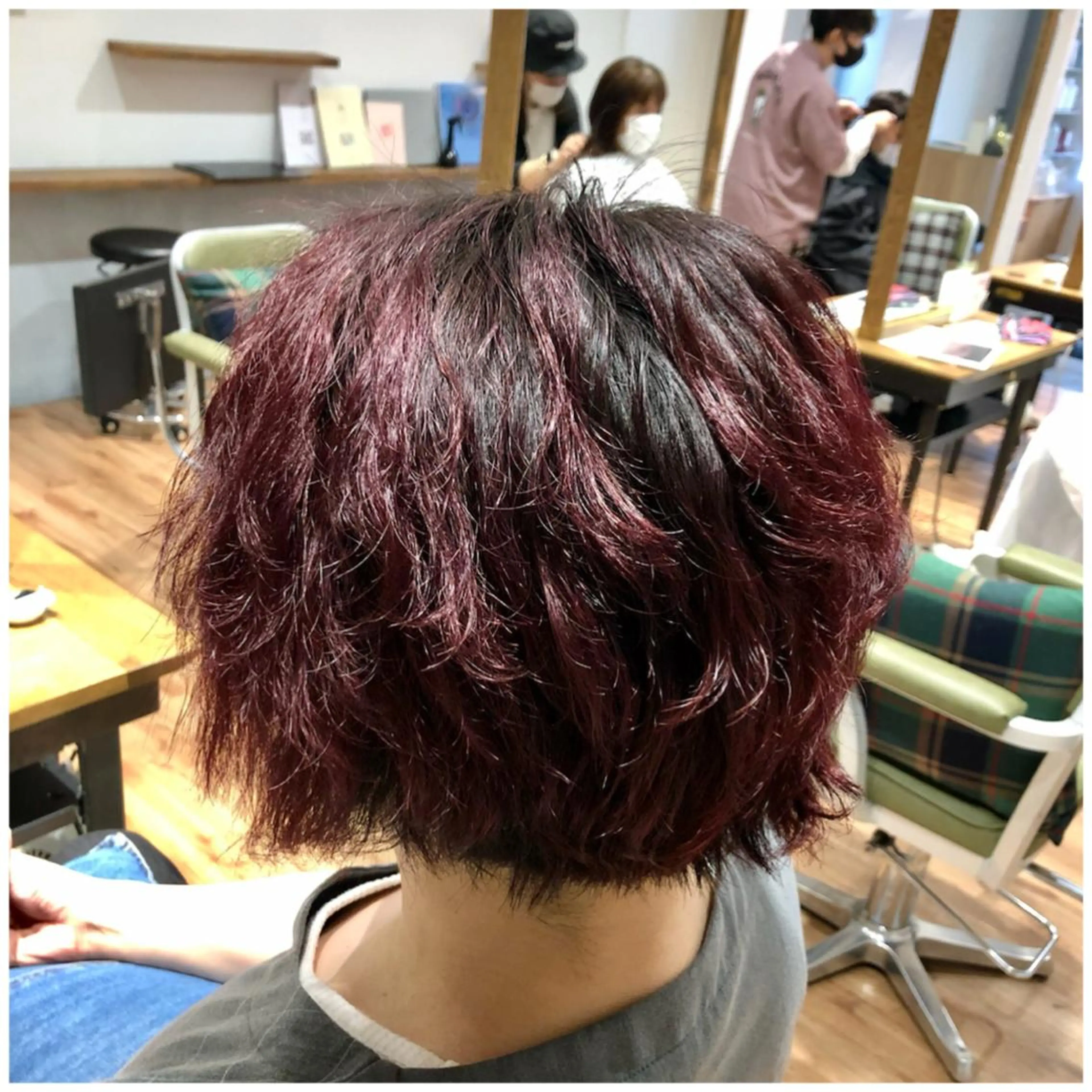 ショート カラー メンズ メンズブリーチ ブリーチ ブリーチなしカラー ピンクカラー レッドカラー ヘアカラー トリートメント まちだ ひとみのヘアスタイル