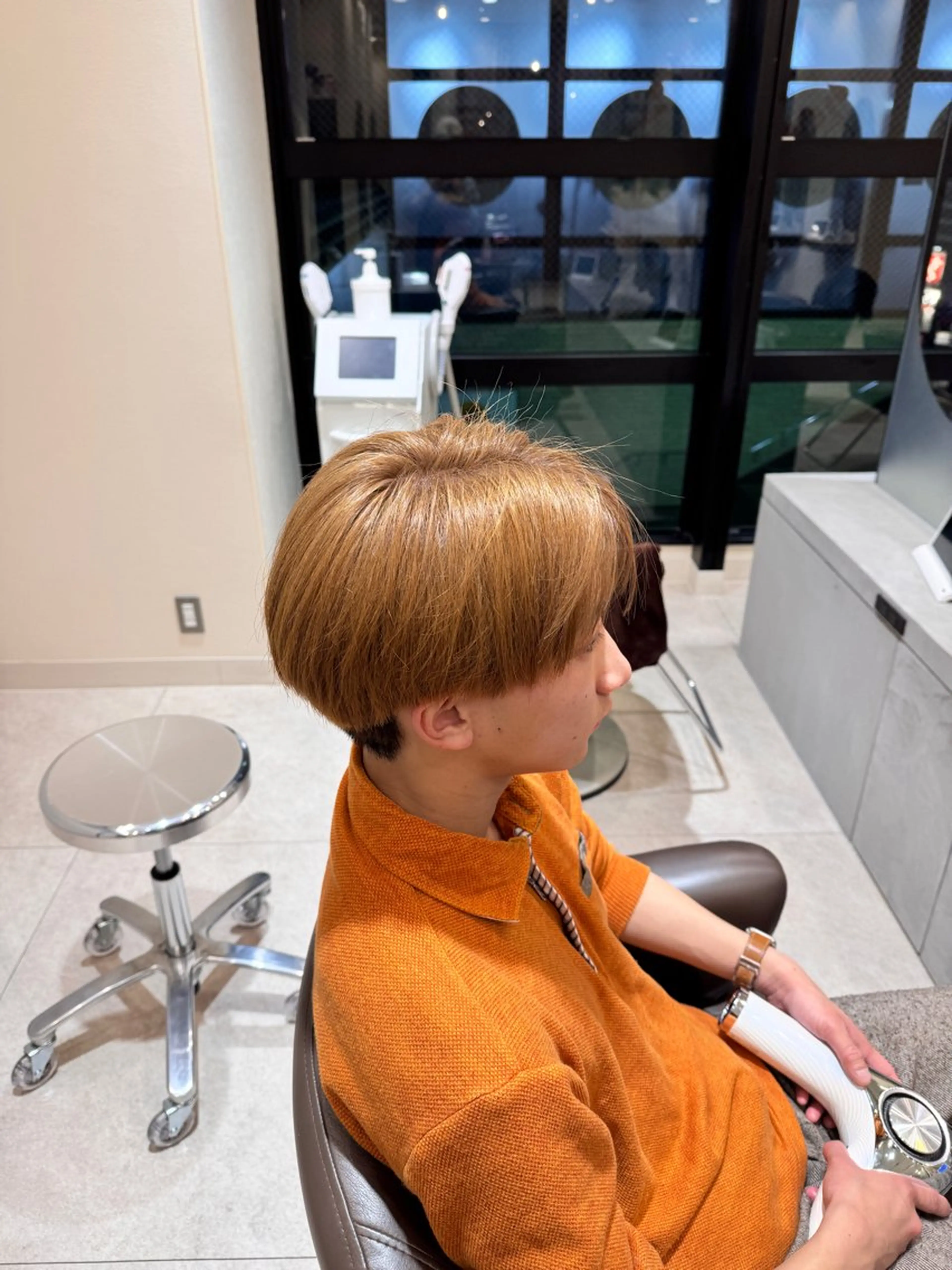 ショート カラー ベージュカラー ブリーチ トリートメント 山﨑 寛大のヘアスタイル