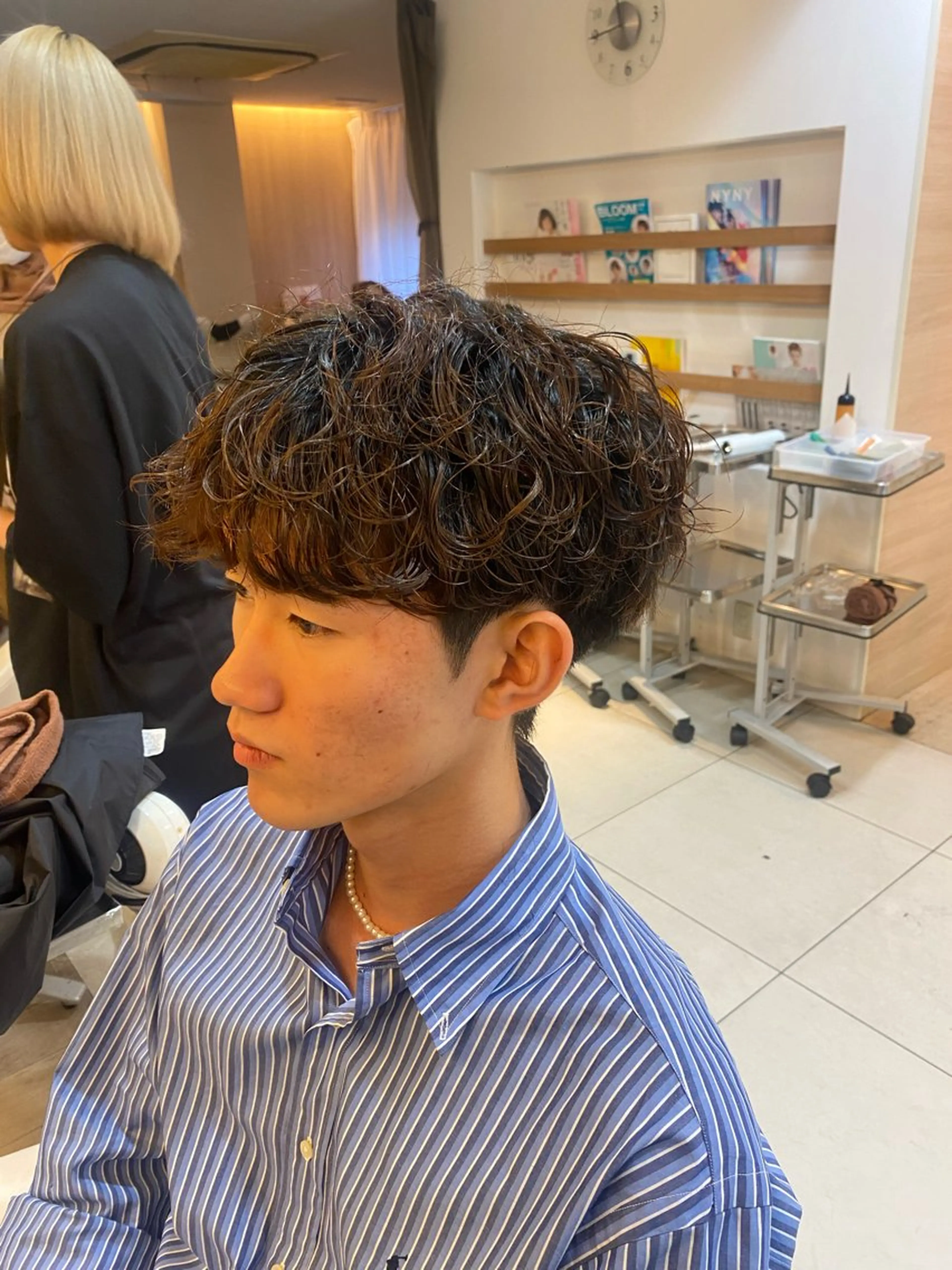 ショート パーマ メンズ メンズ韓国風 メンズパーマ 韓国風ヘア カット パーマ トリートメント 塩谷黎✨ブリーチ無W カラーメンズパーマ✨のヘアスタイル