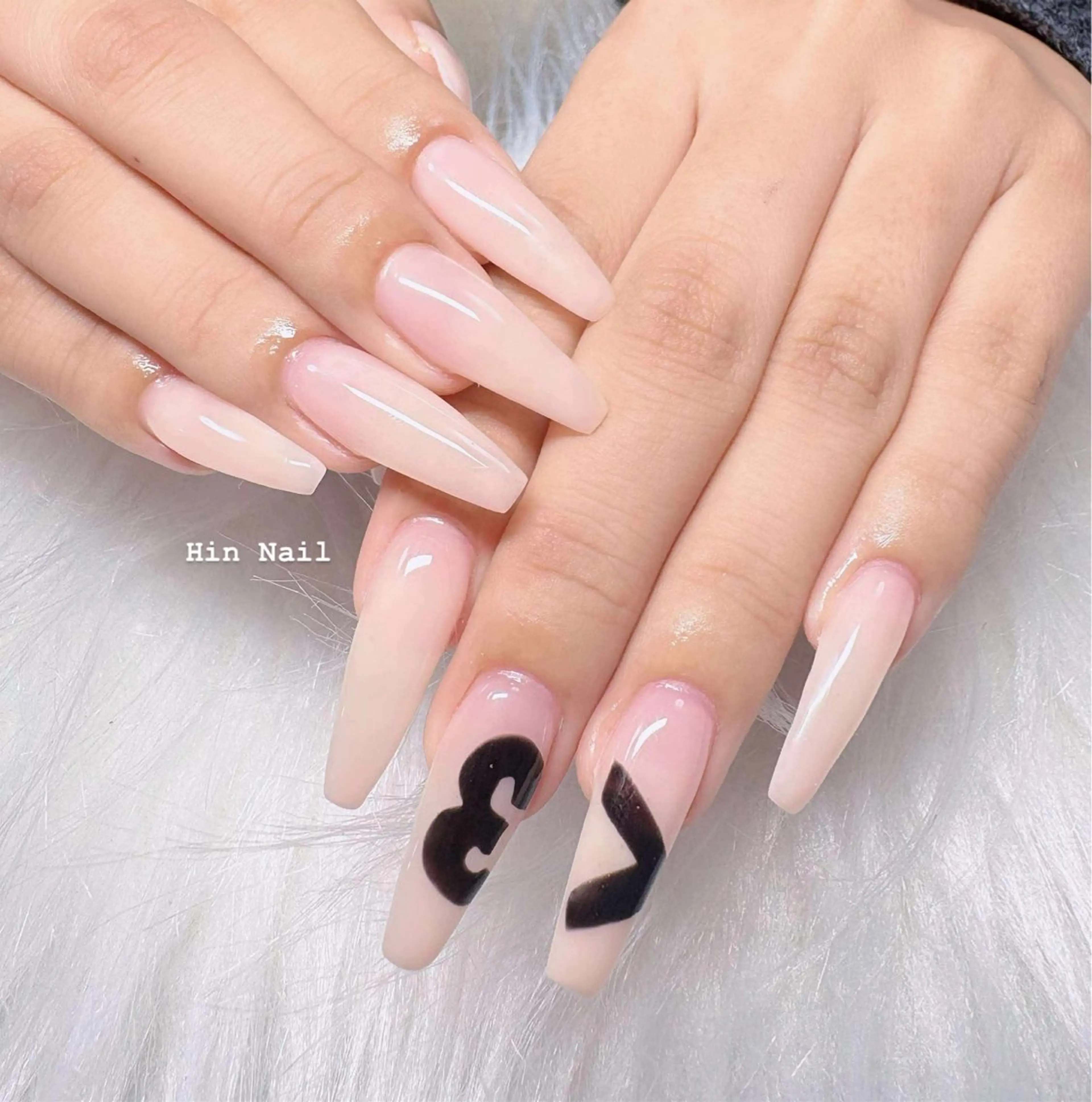 ネイル ハンドネイル Hin Nailsのネイルデザイン