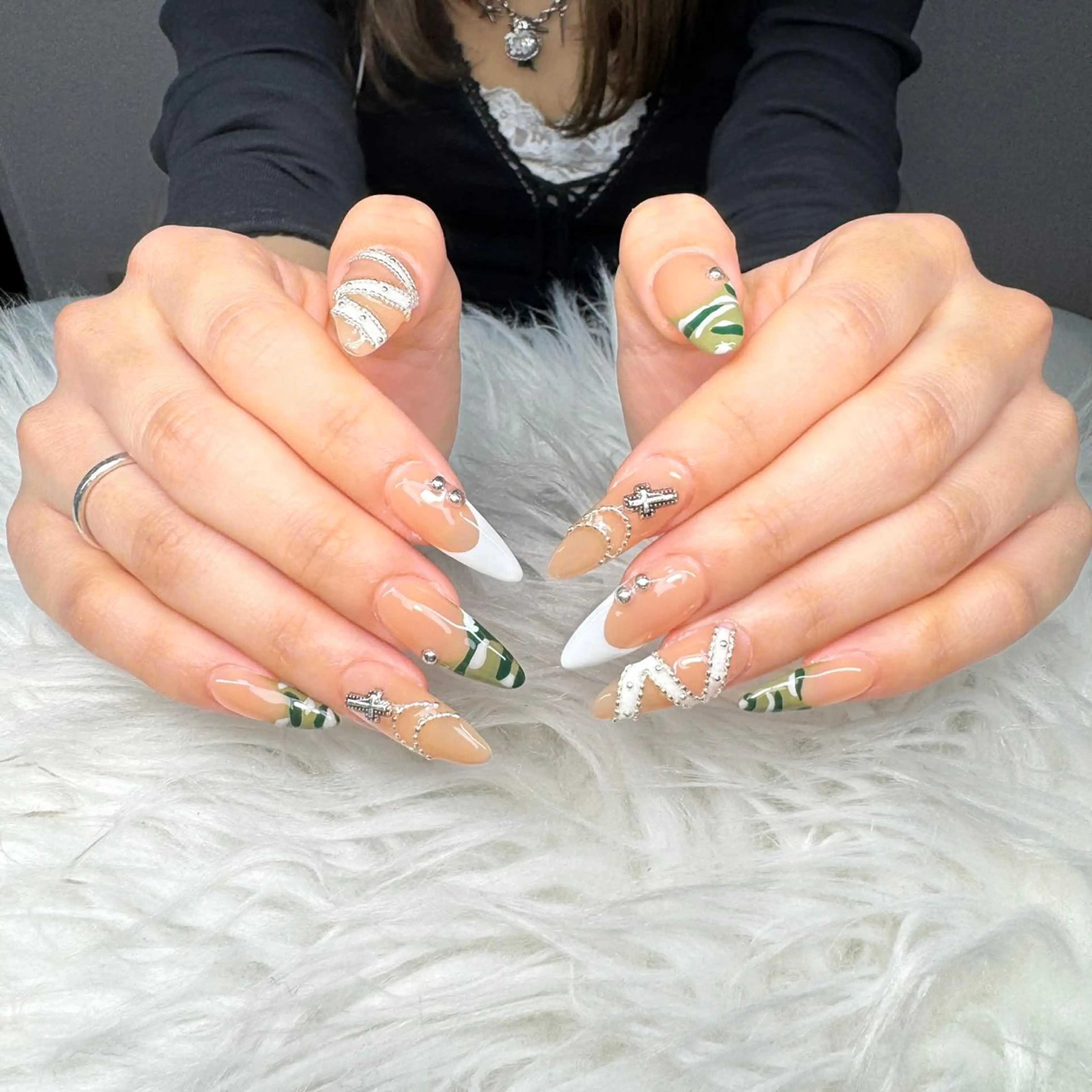 ネイル ハンドネイル T.Lee Nail Lilyのネイルデザイン