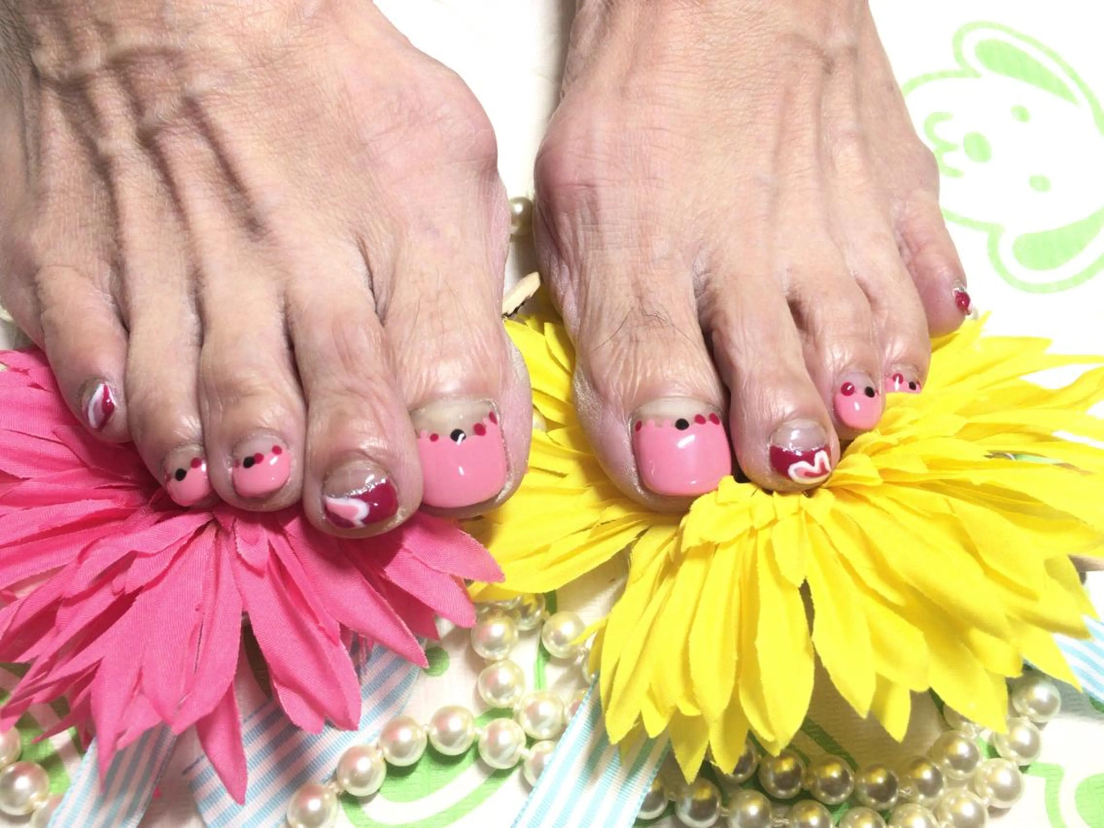 ネイル ドット ピンク フットネイル ネイルサロン HARRYS所属・ネイル･脱毛サロン HARRYSのエステ・リラクイメージ