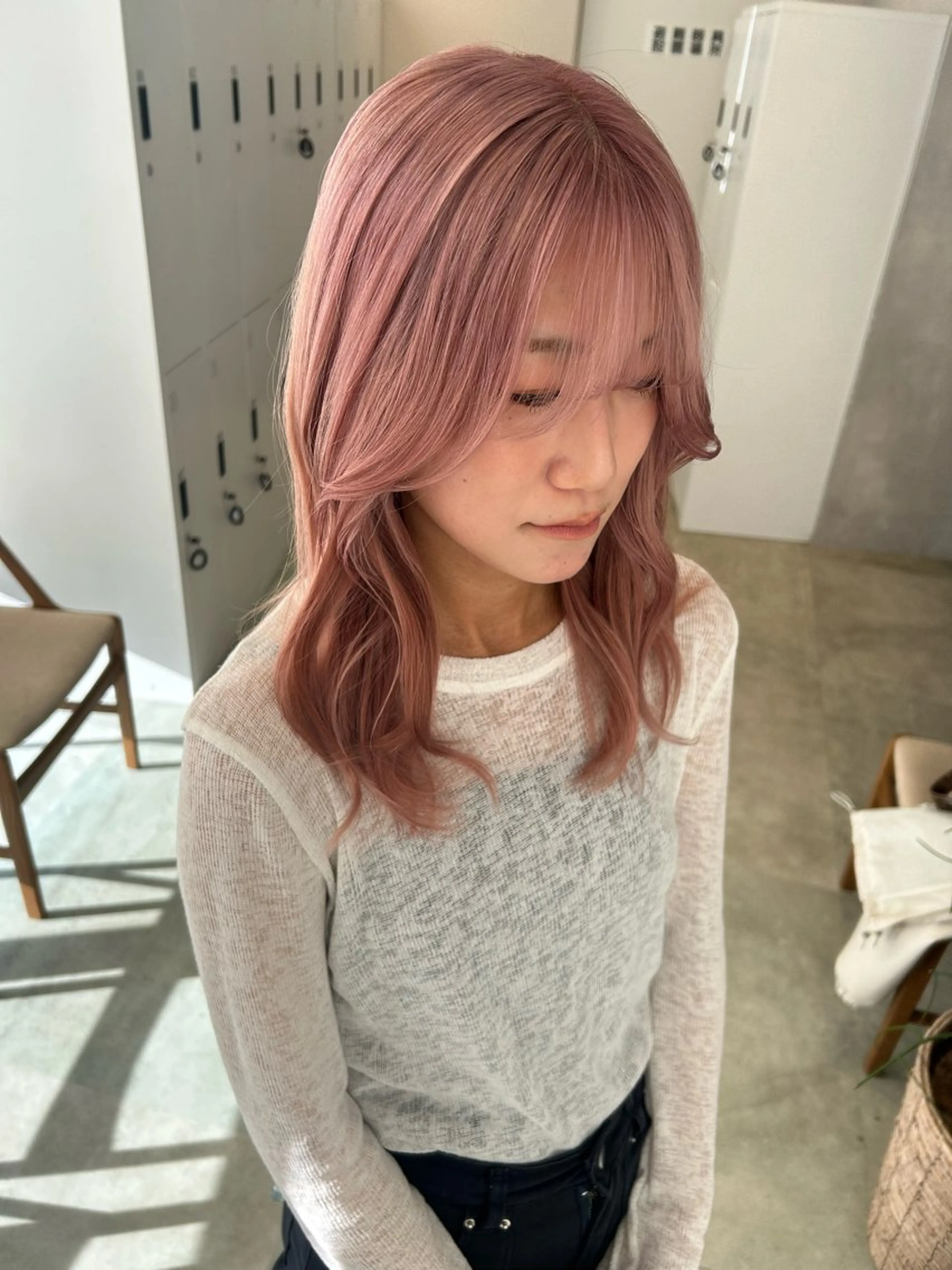 セミロング カラー ベージュカラー ブリーチ ピンクカラー ピンクベージュ ホワイトピンク カット ヘアカラー ピンク/ベージュ /似合わせ/田島百華のヘアスタイル