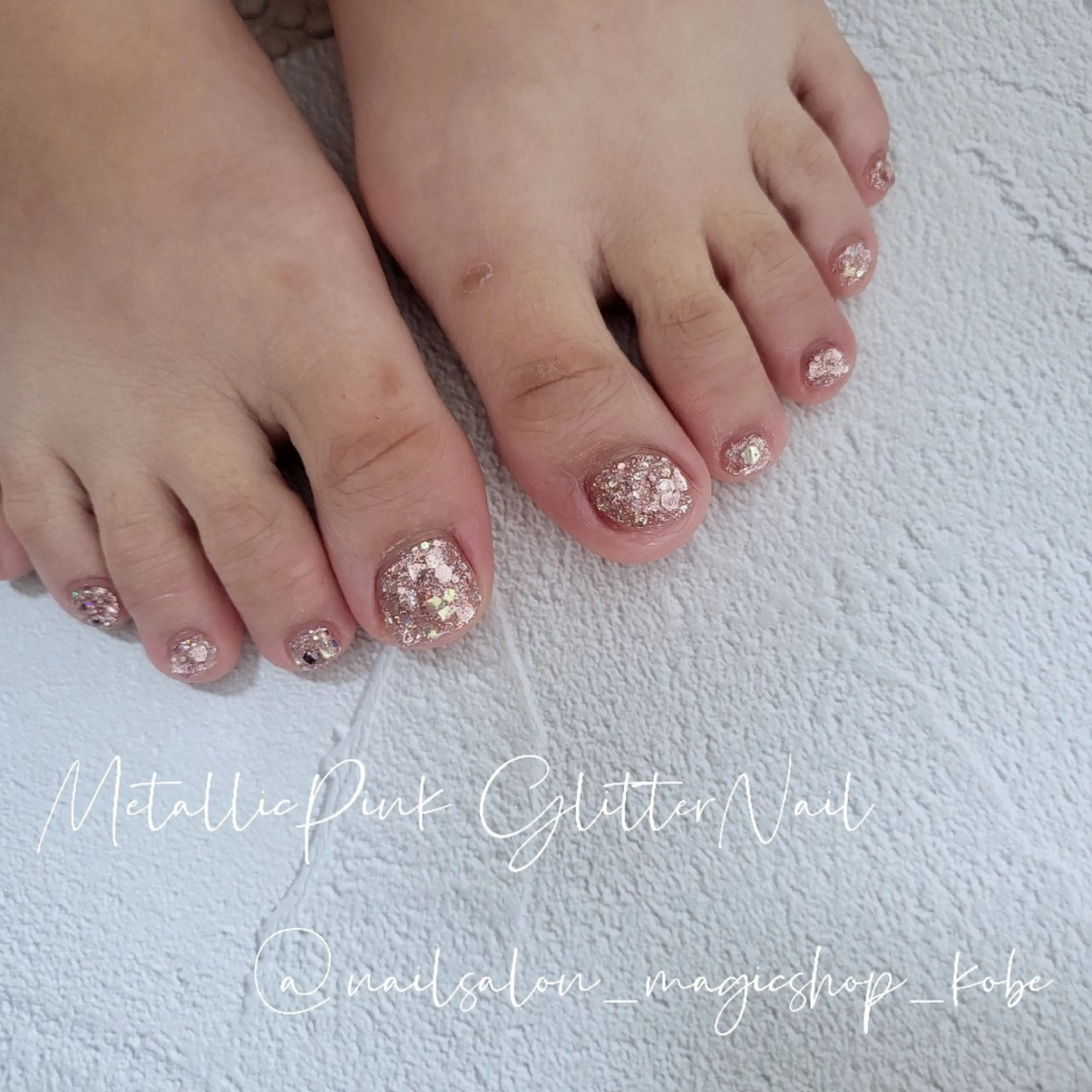 ネイル フットネイル ジェルネイル ラメ(グリッター) ワンカラーネイル ピンク フットネイル Nailsalon MagicShopのネイルデザイン