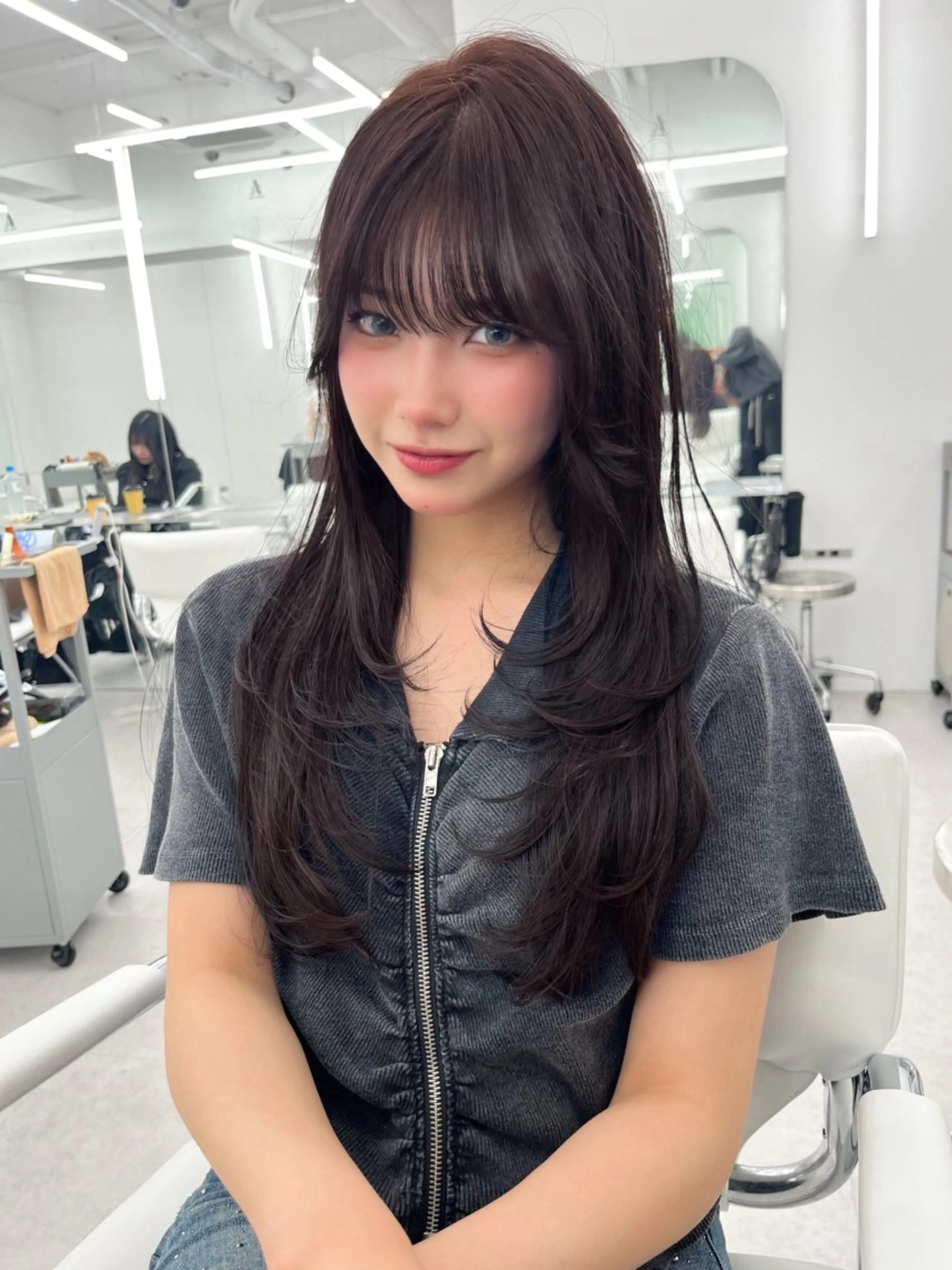 ロング カラー ハイレイヤー 韓国風ヘア レイヤーカット ロング トリートメント 透明感カラー✨🩵 韓国ヘアkanatoのヘアスタイル
