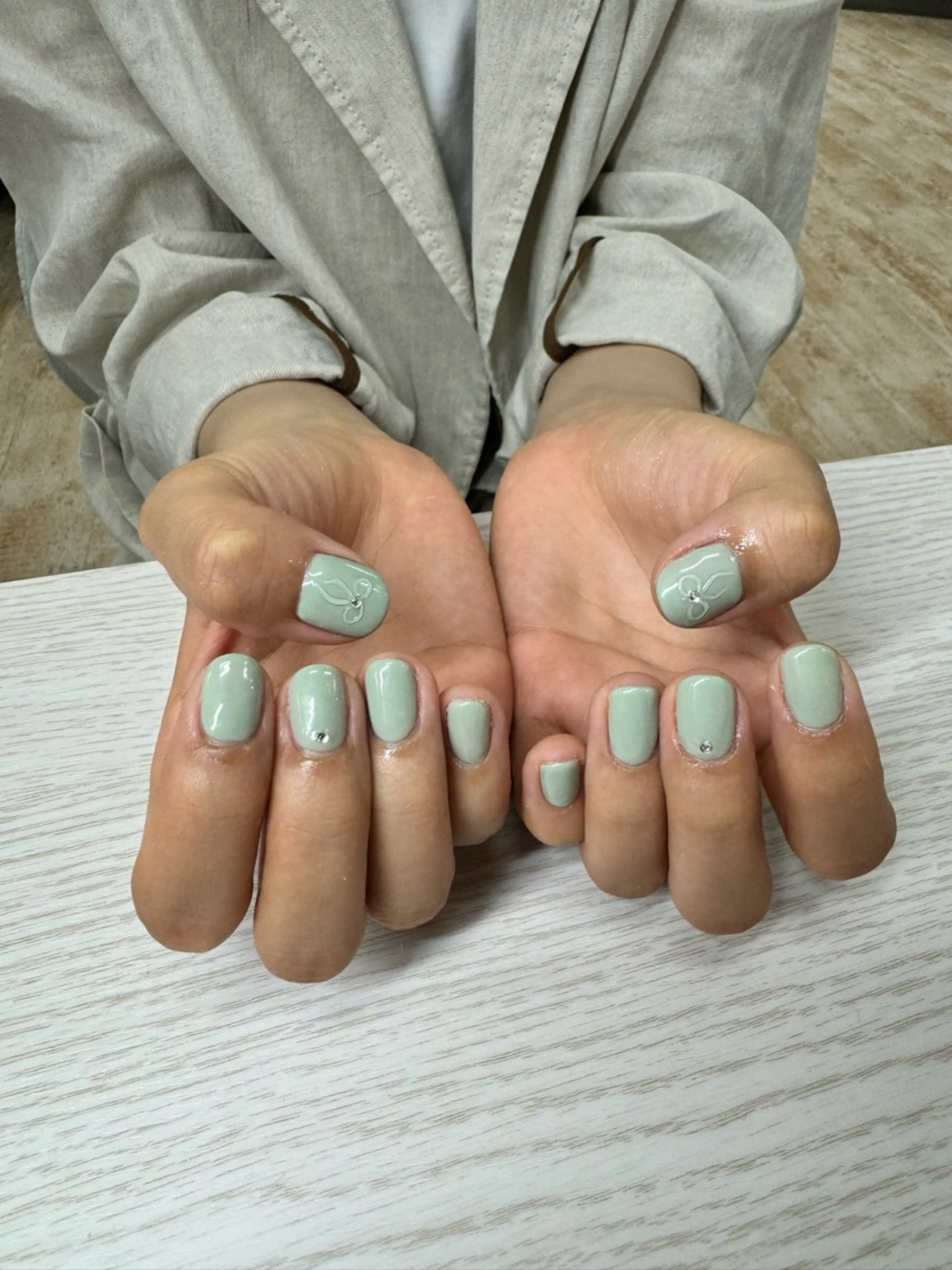 ネイル リボン VENUSBELT 杏のネイルデザイン